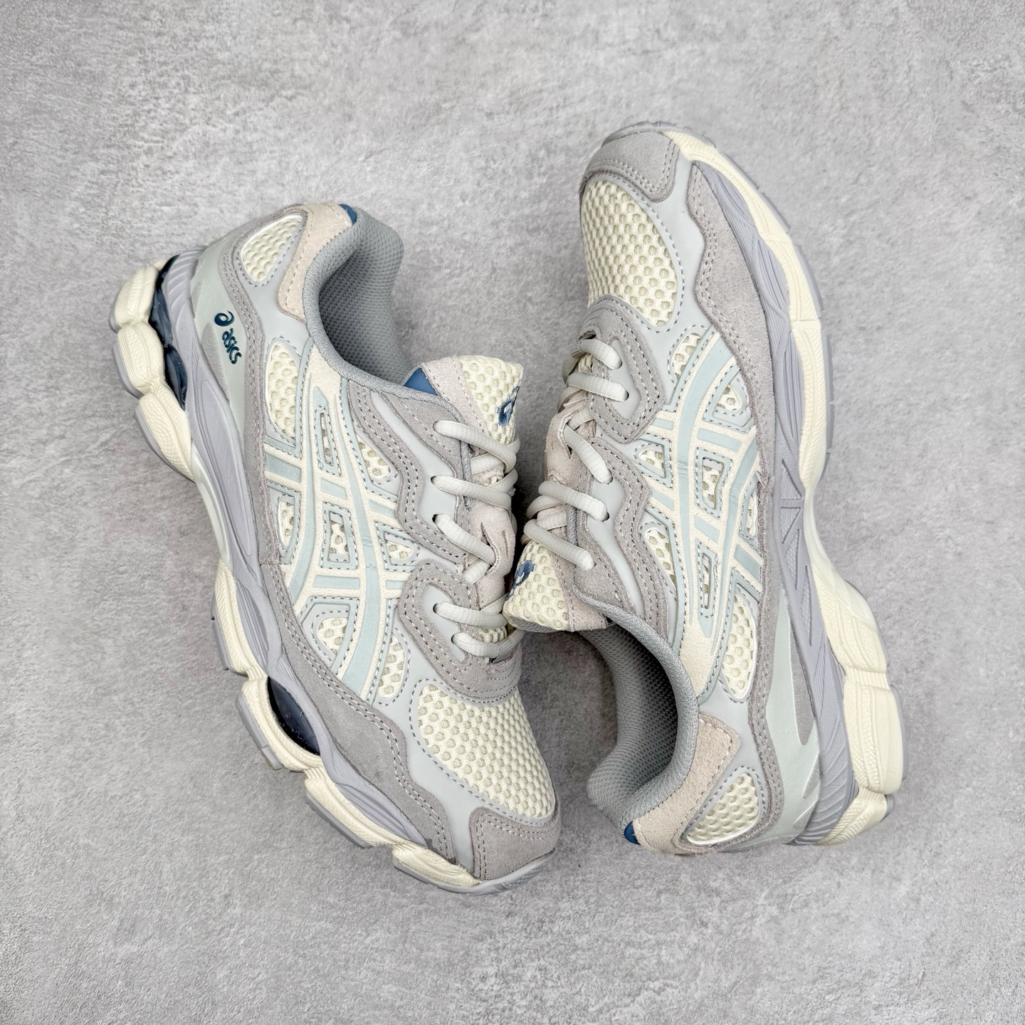 图片[3]-Asics GEL-NYC 亚瑟士防滑耐磨透气低帮运动休闲鞋 GEL-NYC™ 运动鞋的灵感源自传统和现代高性能跑步风格 其鞋面结构参考了 2000 年代初的 GEL-NIMBUS™ 3 鞋 并将其与 MC-PLUS V 设计中的各种装饰融为一体 该工装通过使用 GEL-CUMULUS® 16 鞋的工装系统来对比鞋面的复古风格 通过轻质泡沫和 GEL® 技术嵌入物的结合 这种中底结构有助于创造先进的脚底舒适度 尺码：36 37 37.5 38 39 40.5 41.5 42 42.5 43.5 44 45-选品中心