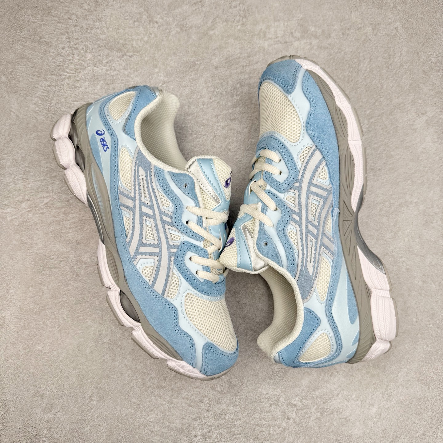 图片[3]-Asics GEL-NYC 亚瑟士防滑耐磨透气低帮运动休闲鞋 GEL-NYC™ 运动鞋的灵感源自传统和现代高性能跑步风格 其鞋面结构参考了 2000 年代初的 GEL-NIMBUS™ 3 鞋 并将其与 MC-PLUS V 设计中的各种装饰融为一体 该工装通过使用 GEL-CUMULUS® 16 鞋的工装系统来对比鞋面的复古风格 通过轻质泡沫和 GEL® 技术嵌入物的结合 这种中底结构有助于创造先进的脚底舒适度 尺码：36 37 37.5 38 39 40.5 41.5 42 42.5 43.5 44 45-选品中心