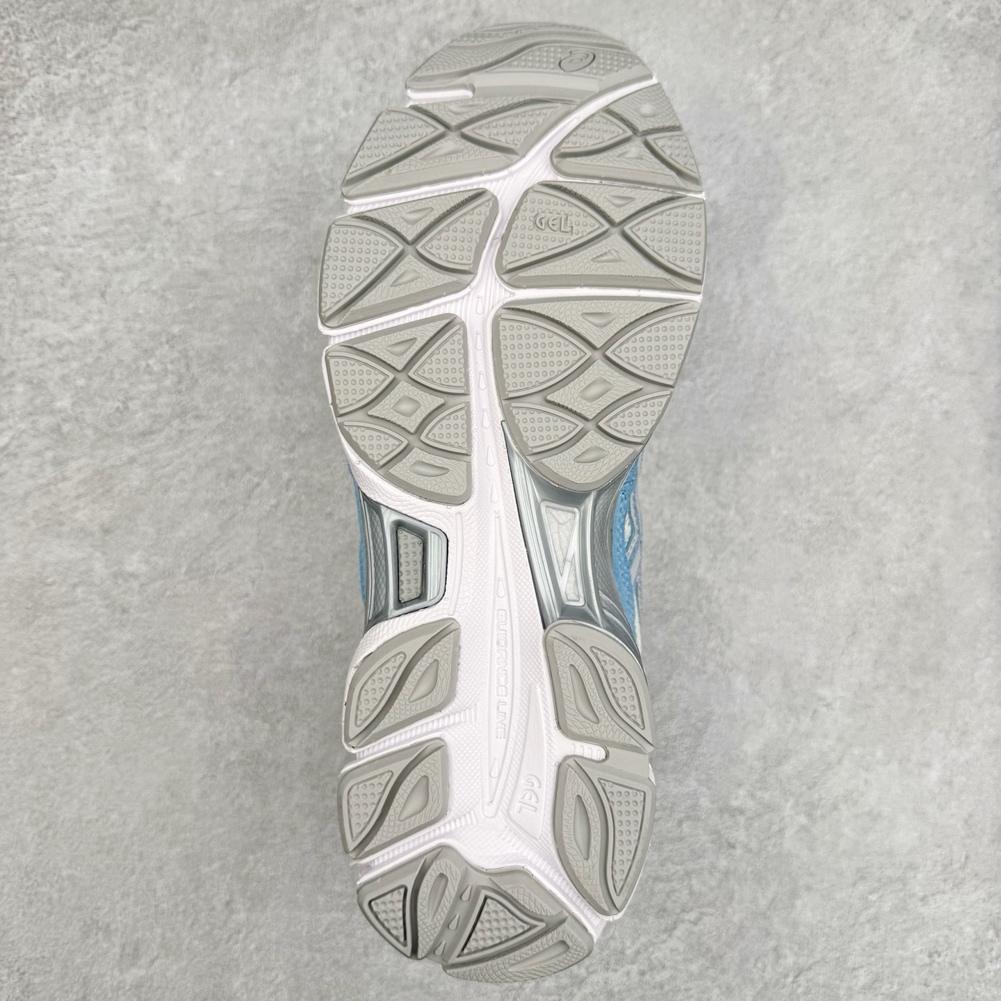 图片[9]-Asics GEL-NYC 亚瑟士防滑耐磨透气低帮运动休闲鞋 GEL-NYC™ 运动鞋的灵感源自传统和现代高性能跑步风格 其鞋面结构参考了 2000 年代初的 GEL-NIMBUS™ 3 鞋 并将其与 MC-PLUS V 设计中的各种装饰融为一体 该工装通过使用 GEL-CUMULUS® 16 鞋的工装系统来对比鞋面的复古风格 通过轻质泡沫和 GEL® 技术嵌入物的结合 这种中底结构有助于创造先进的脚底舒适度 尺码：36 37 37.5 38 39 40.5 41.5 42 42.5 43.5 44 45-选品中心