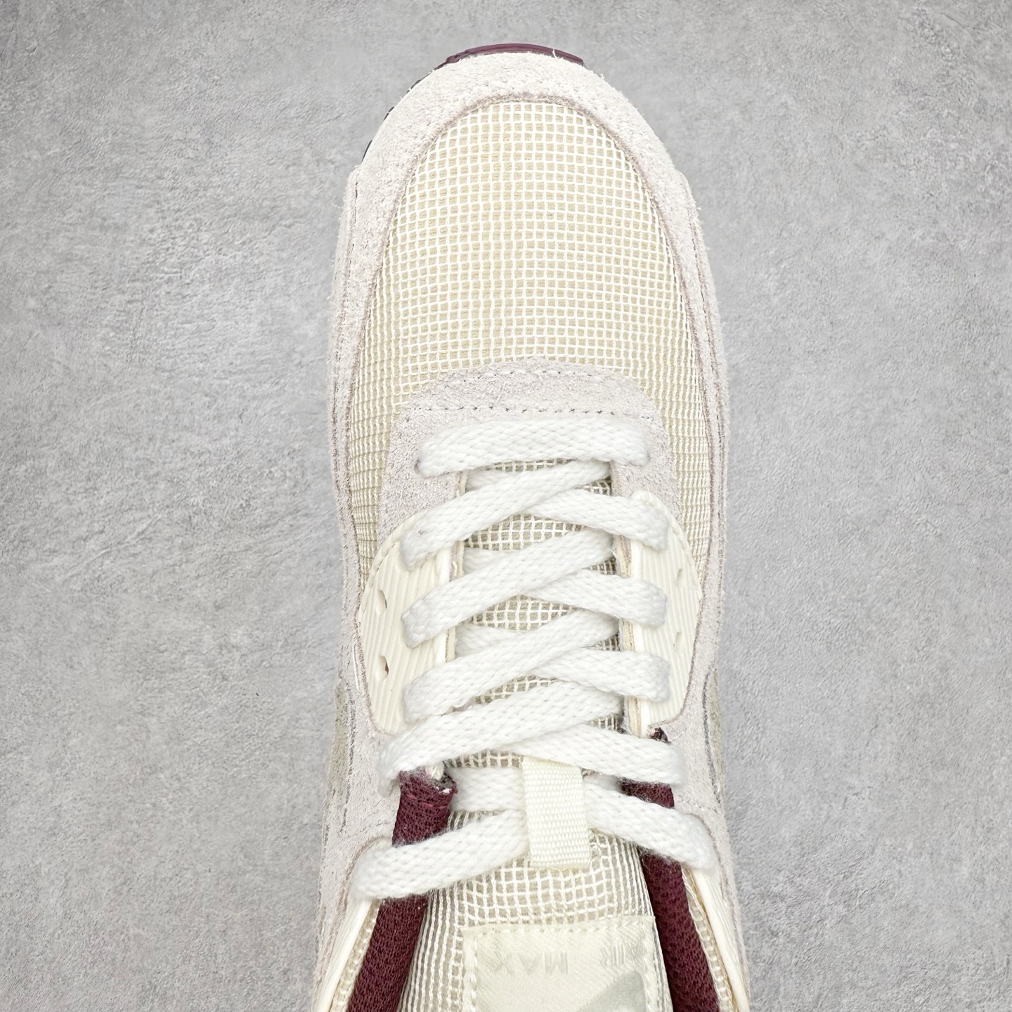 图片[4]-＃MX版 NK Air MAX 90 气垫复古减震跑步鞋 HQ1712-001 经典重温 独家陆续补货 外单专供大厂出品 品质稳定 一百余色 终端操作 Air Max 90于1990年推出 来自Air Max系列 在Air Max 1的基础上改进而得 增加了气垫面积 外型上也更为流线 最特別的就是加入了菱纹塑胶嵌板 为Air Max 90增添了许多潮流气息 皮革鞋面 造就出色耐穿性和支撑力 Max Air缓震配置搭配泡棉中底 令Air Max 90轻盈而舒适 华夫格橡胶外底 铸就Air Max 90非凡的抓地力 而Air Max 90不仅是一双跑鞋 它成功跨越了时间的演进 成为了球鞋文化与潮流圈中最熟为人知的鞋款之一 尺码：36 36.5 37.5 38 38.5 39 40 40.5 41 42 42.5 43 44 44.5 45-选品中心