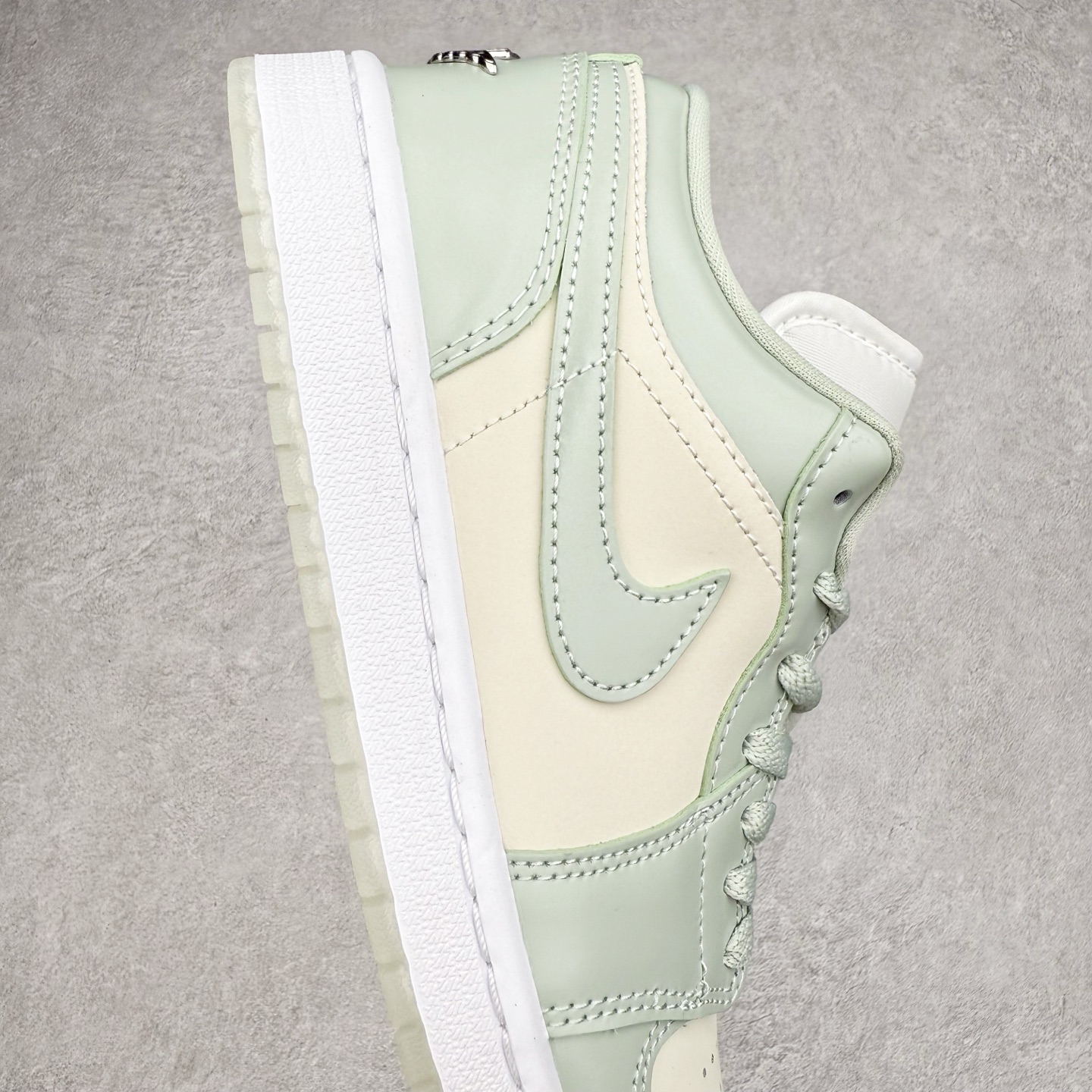 图片[6]-＃DT纯原 Air Jordan AJ1 Low 低帮 浅绿HF4078-100 终端优势供应 市面中低帮最具代表性版本没有之一 口碑大厂出品 品控大底版型不断改良更新 全套原纸板楦头开发 确保原汁原味 完美呈现版型 完美零毛边处理 原厂内置全掌气垫 价格定位良心 平台专用代工流水线出品 一眼公司既视感 拿到手的一瞬间就与众不同 碾压市面所有版本 全部原鞋开发 每一个配色都会采购原鞋确认细节 打破市面看图做货无好货之说 尺码：35.5 36 36.5 37.5 38 38.5 39 40 40.5 41 42 42.5 43 44 44.5 45 46-选品中心