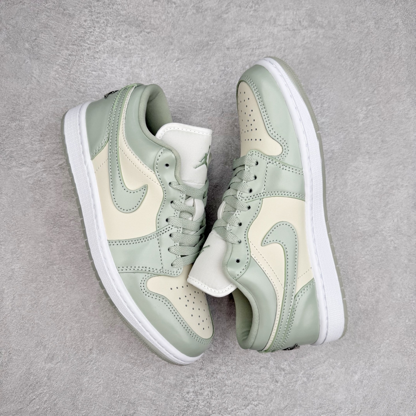 图片[3]-＃DT纯原 Air Jordan AJ1 Low 低帮 浅绿HF4078-100 终端优势供应 市面中低帮最具代表性版本没有之一 口碑大厂出品 品控大底版型不断改良更新 全套原纸板楦头开发 确保原汁原味 完美呈现版型 完美零毛边处理 原厂内置全掌气垫 价格定位良心 平台专用代工流水线出品 一眼公司既视感 拿到手的一瞬间就与众不同 碾压市面所有版本 全部原鞋开发 每一个配色都会采购原鞋确认细节 打破市面看图做货无好货之说 尺码：35.5 36 36.5 37.5 38 38.5 39 40 40.5 41 42 42.5 43 44 44.5 45 46-选品中心