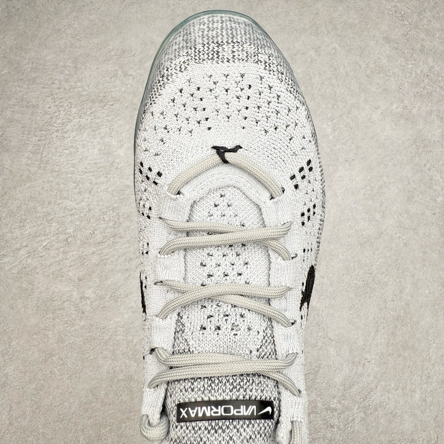 图片[4]-＃纯原福利 NK Air VaporMax 2023 Flyknit FK 2023款大气垫系列低帮针织休闲运动全掌气垫慢跑鞋 DV1678-002 原楦原纸版数据开发 采用全新双层纹路织法Flyknit织法编织鞋面材质 搭载原数据开发全掌Air Max球状透明缓震气垫 外置橡胶外底模块 NK Air VaporMax系列自2017年初问世以来 就凭借着独特的设计和超棒的脚感 成为了时尚潮人和跑步爱好者们的心头好 鞋底前侧加入Mini Swoosh 设计 与鞋身相呼应 鞋面采用 Flyknit 材质制成 可以提供出色包裹性的同时 也有着不错的透气效果 最后黄色气垫收尾 完善整双鞋设计 尺码：36 36.5 37.5 38 38.5 39 40 40.5 41 42 42.5 43 44 44.5 45-选品中心