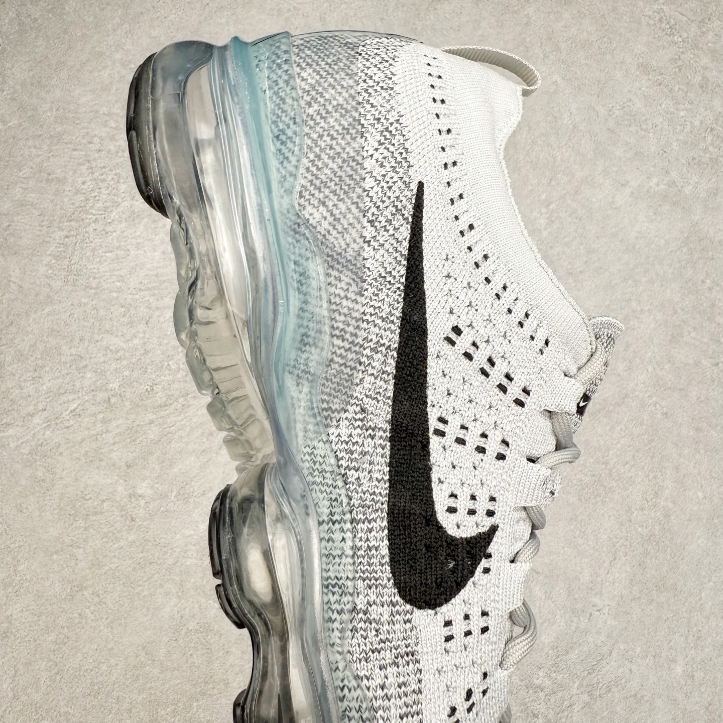 图片[6]-＃纯原福利 NK Air VaporMax 2023 Flyknit FK 2023款大气垫系列低帮针织休闲运动全掌气垫慢跑鞋 DV1678-002 原楦原纸版数据开发 采用全新双层纹路织法Flyknit织法编织鞋面材质 搭载原数据开发全掌Air Max球状透明缓震气垫 外置橡胶外底模块 NK Air VaporMax系列自2017年初问世以来 就凭借着独特的设计和超棒的脚感 成为了时尚潮人和跑步爱好者们的心头好 鞋底前侧加入Mini Swoosh 设计 与鞋身相呼应 鞋面采用 Flyknit 材质制成 可以提供出色包裹性的同时 也有着不错的透气效果 最后黄色气垫收尾 完善整双鞋设计 尺码：36 36.5 37.5 38 38.5 39 40 40.5 41 42 42.5 43 44 44.5 45-选品中心