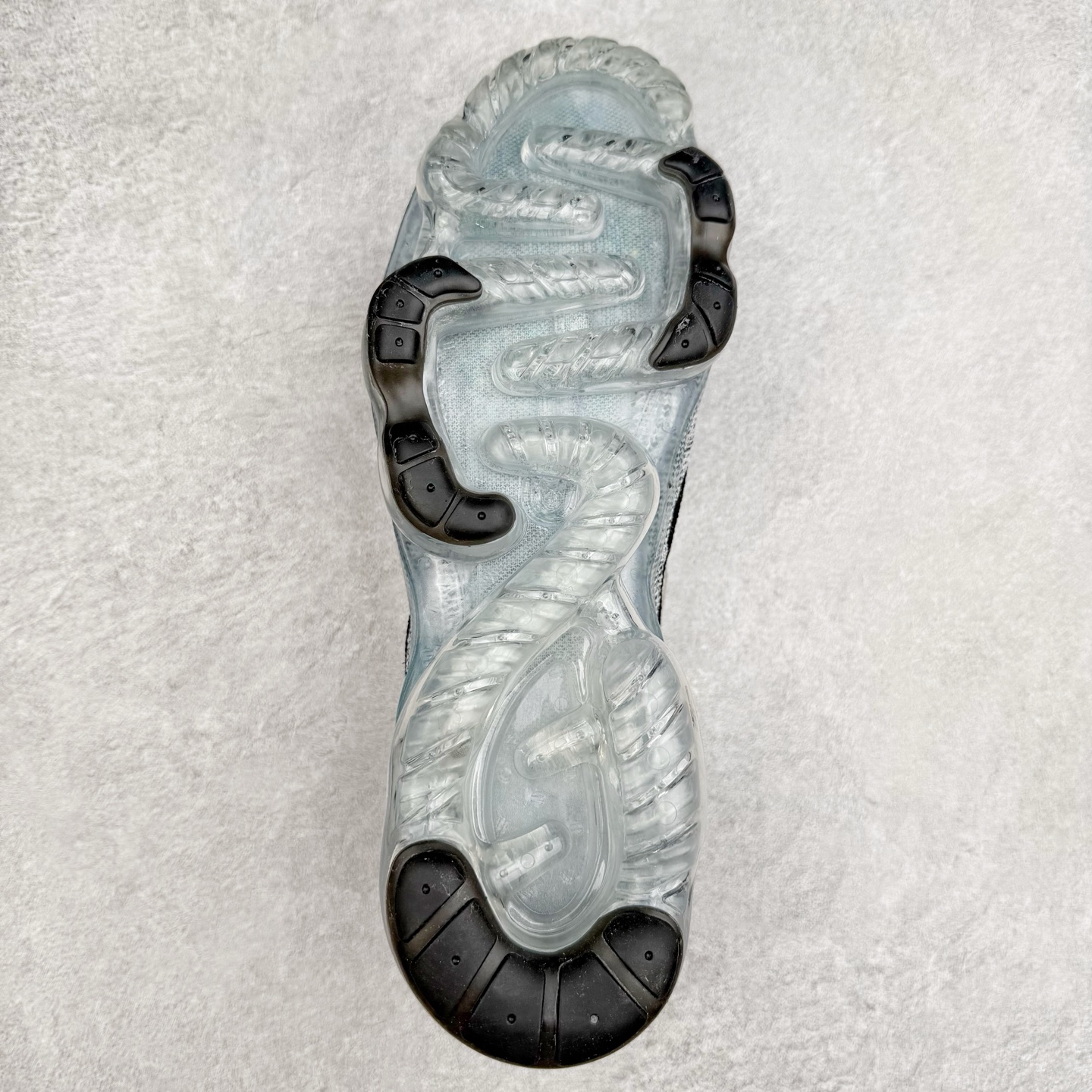 图片[9]-＃纯原福利 NK Air VaporMax 2023 Flyknit FK 2023款大气垫系列低帮针织休闲运动全掌气垫慢跑鞋 DV1678-002 原楦原纸版数据开发 采用全新双层纹路织法Flyknit织法编织鞋面材质 搭载原数据开发全掌Air Max球状透明缓震气垫 外置橡胶外底模块 NK Air VaporMax系列自2017年初问世以来 就凭借着独特的设计和超棒的脚感 成为了时尚潮人和跑步爱好者们的心头好 鞋底前侧加入Mini Swoosh 设计 与鞋身相呼应 鞋面采用 Flyknit 材质制成 可以提供出色包裹性的同时 也有着不错的透气效果 最后黄色气垫收尾 完善整双鞋设计 尺码：36 36.5 37.5 38 38.5 39 40 40.5 41 42 42.5 43 44 44.5 45-选品中心