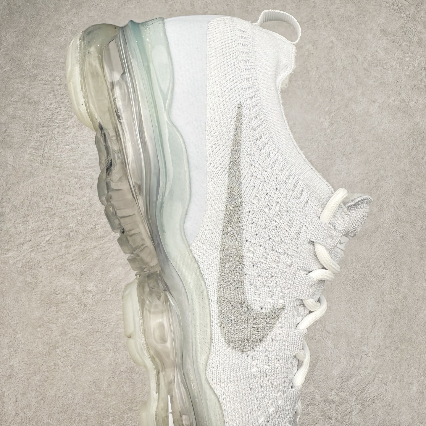 图片[6]-＃纯原福利 NK Air VaporMax 2023 Flyknit FK 2023款大气垫系列低帮针织休闲运动全掌气垫慢跑鞋 DV1678-004 原楦原纸版数据开发 采用全新双层纹路织法Flyknit织法编织鞋面材质 搭载原数据开发全掌Air Max球状透明缓震气垫 外置橡胶外底模块 NK Air VaporMax系列自2017年初问世以来 就凭借着独特的设计和超棒的脚感 成为了时尚潮人和跑步爱好者们的心头好 鞋底前侧加入Mini Swoosh 设计 与鞋身相呼应 鞋面采用 Flyknit 材质制成 可以提供出色包裹性的同时 也有着不错的透气效果 最后黄色气垫收尾 完善整双鞋设计 尺码：36 36.5 37.5 38 38.5 39 40 40.5 41 42 42.5 43 44 44.5 45-选品中心