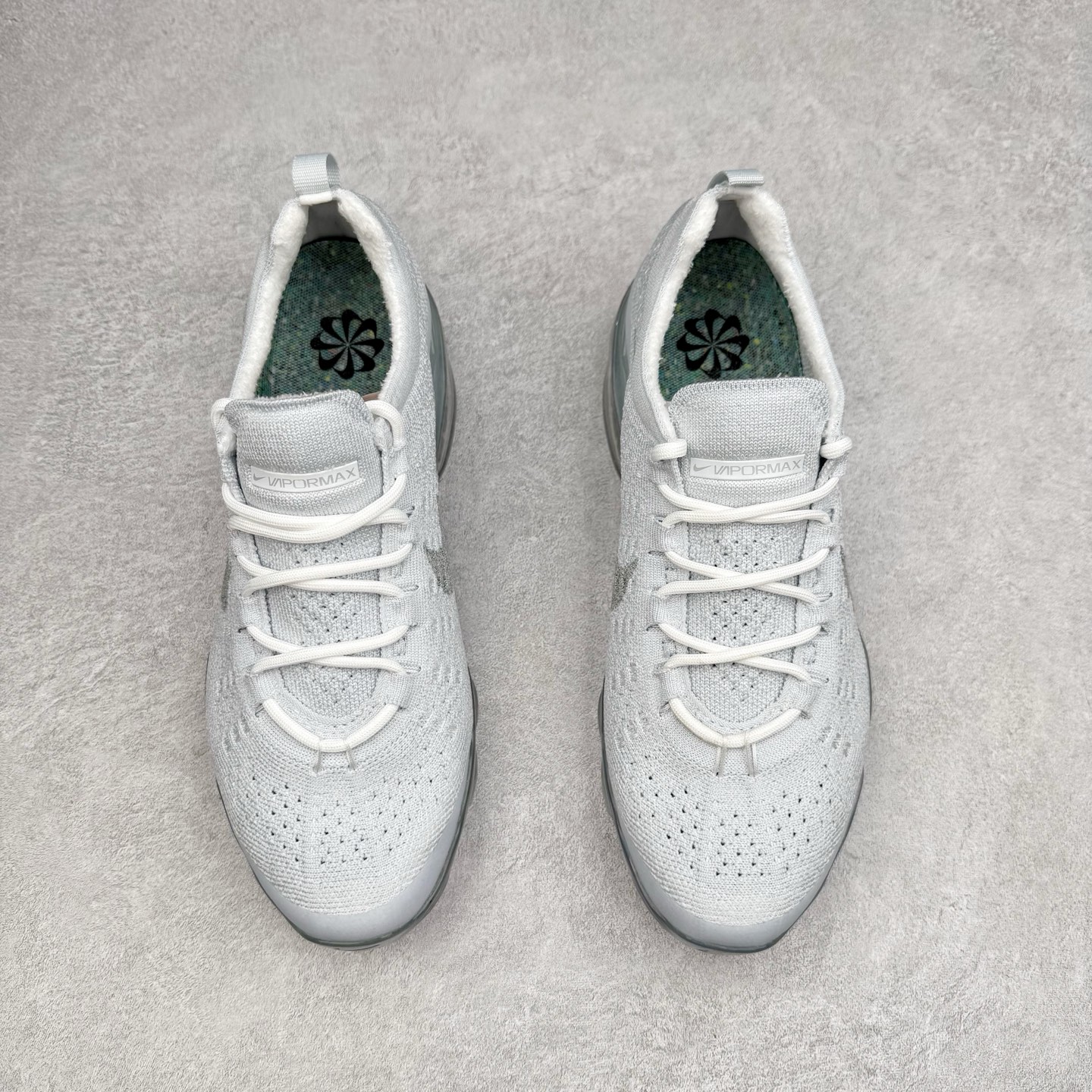 图片[2]-＃纯原福利 NK Air VaporMax 2023 Flyknit FK 2023款大气垫系列低帮针织休闲运动全掌气垫慢跑鞋 DV1678-004 原楦原纸版数据开发 采用全新双层纹路织法Flyknit织法编织鞋面材质 搭载原数据开发全掌Air Max球状透明缓震气垫 外置橡胶外底模块 NK Air VaporMax系列自2017年初问世以来 就凭借着独特的设计和超棒的脚感 成为了时尚潮人和跑步爱好者们的心头好 鞋底前侧加入Mini Swoosh 设计 与鞋身相呼应 鞋面采用 Flyknit 材质制成 可以提供出色包裹性的同时 也有着不错的透气效果 最后黄色气垫收尾 完善整双鞋设计 尺码：36 36.5 37.5 38 38.5 39 40 40.5 41 42 42.5 43 44 44.5 45-选品中心