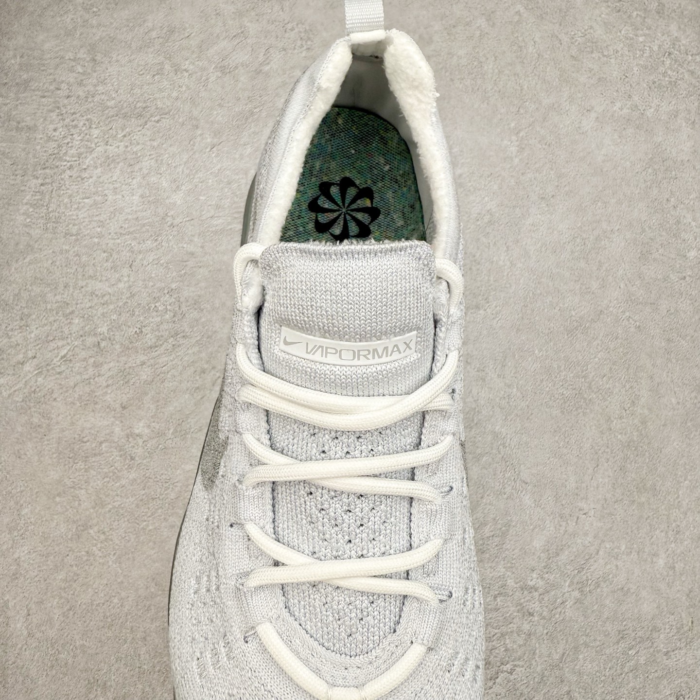 图片[5]-＃纯原福利 NK Air VaporMax 2023 Flyknit FK 2023款大气垫系列低帮针织休闲运动全掌气垫慢跑鞋 DV1678-004 原楦原纸版数据开发 采用全新双层纹路织法Flyknit织法编织鞋面材质 搭载原数据开发全掌Air Max球状透明缓震气垫 外置橡胶外底模块 NK Air VaporMax系列自2017年初问世以来 就凭借着独特的设计和超棒的脚感 成为了时尚潮人和跑步爱好者们的心头好 鞋底前侧加入Mini Swoosh 设计 与鞋身相呼应 鞋面采用 Flyknit 材质制成 可以提供出色包裹性的同时 也有着不错的透气效果 最后黄色气垫收尾 完善整双鞋设计 尺码：36 36.5 37.5 38 38.5 39 40 40.5 41 42 42.5 43 44 44.5 45-选品中心