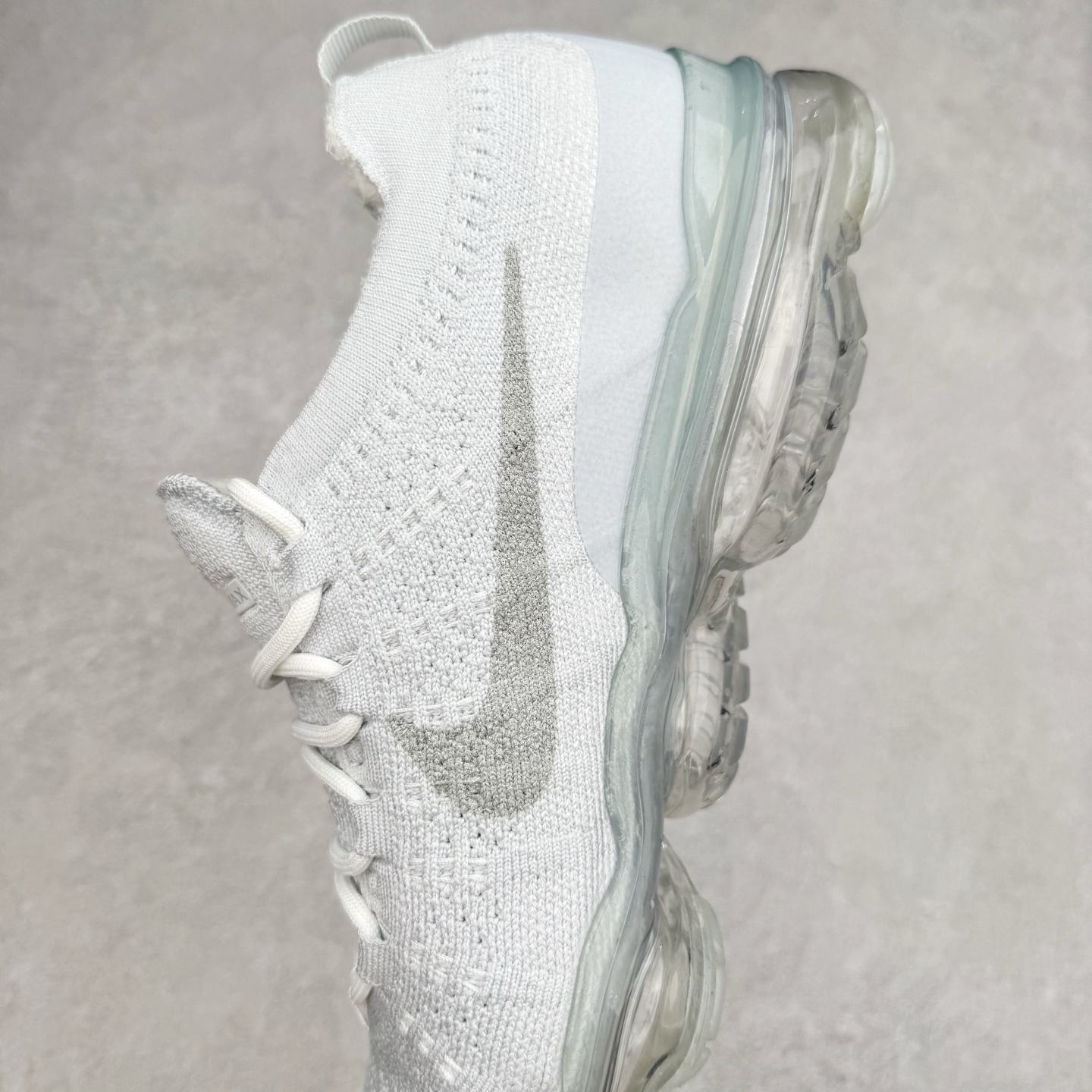 图片[7]-＃纯原福利 NK Air VaporMax 2023 Flyknit FK 2023款大气垫系列低帮针织休闲运动全掌气垫慢跑鞋 DV1678-004 原楦原纸版数据开发 采用全新双层纹路织法Flyknit织法编织鞋面材质 搭载原数据开发全掌Air Max球状透明缓震气垫 外置橡胶外底模块 NK Air VaporMax系列自2017年初问世以来 就凭借着独特的设计和超棒的脚感 成为了时尚潮人和跑步爱好者们的心头好 鞋底前侧加入Mini Swoosh 设计 与鞋身相呼应 鞋面采用 Flyknit 材质制成 可以提供出色包裹性的同时 也有着不错的透气效果 最后黄色气垫收尾 完善整双鞋设计 尺码：36 36.5 37.5 38 38.5 39 40 40.5 41 42 42.5 43 44 44.5 45-选品中心