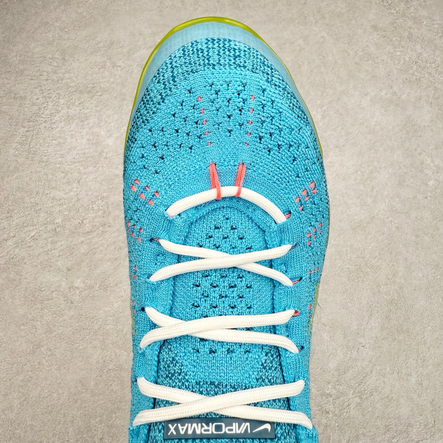 图片[4]-＃纯原福利 NK Air VaporMax 2023 Flyknit FK 2023款大气垫系列低帮针织休闲运动全掌气垫慢跑鞋 DV1678-100 原楦原纸版数据开发 采用全新双层纹路织法Flyknit织法编织鞋面材质 搭载原数据开发全掌Air Max球状透明缓震气垫 外置橡胶外底模块 NK Air VaporMax系列自2017年初问世以来 就凭借着独特的设计和超棒的脚感 成为了时尚潮人和跑步爱好者们的心头好 鞋底前侧加入Mini Swoosh 设计 与鞋身相呼应 鞋面采用 Flyknit 材质制成 可以提供出色包裹性的同时 也有着不错的透气效果 最后黄色气垫收尾 完善整双鞋设计 尺码：36 36.5 37.5 38 38.5 39 40 40.5 41 42 42.5 43 44 44.5 45-选品中心