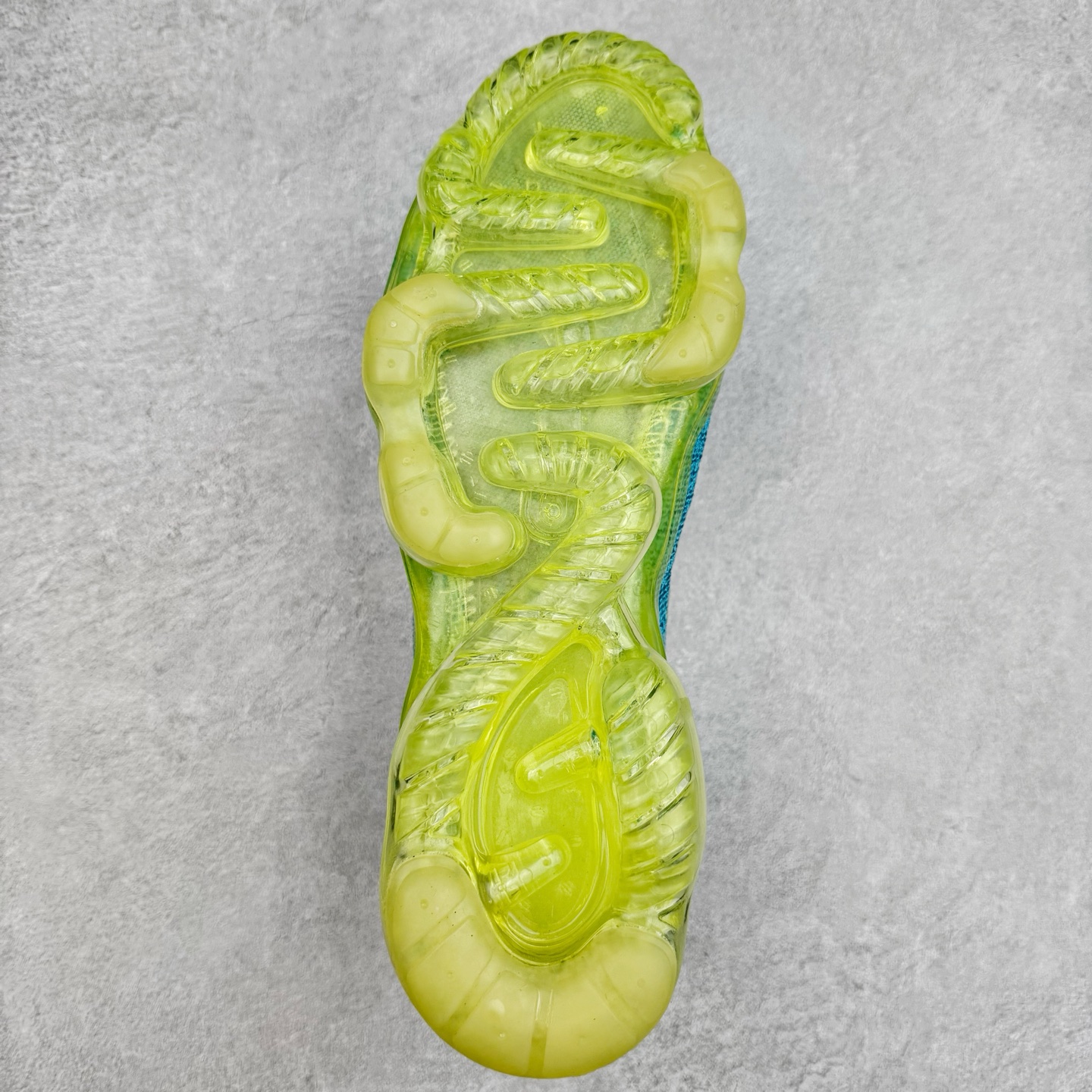 图片[9]-＃纯原福利 NK Air VaporMax 2023 Flyknit FK 2023款大气垫系列低帮针织休闲运动全掌气垫慢跑鞋 DV1678-100 原楦原纸版数据开发 采用全新双层纹路织法Flyknit织法编织鞋面材质 搭载原数据开发全掌Air Max球状透明缓震气垫 外置橡胶外底模块 NK Air VaporMax系列自2017年初问世以来 就凭借着独特的设计和超棒的脚感 成为了时尚潮人和跑步爱好者们的心头好 鞋底前侧加入Mini Swoosh 设计 与鞋身相呼应 鞋面采用 Flyknit 材质制成 可以提供出色包裹性的同时 也有着不错的透气效果 最后黄色气垫收尾 完善整双鞋设计 尺码：36 36.5 37.5 38 38.5 39 40 40.5 41 42 42.5 43 44 44.5 45-选品中心