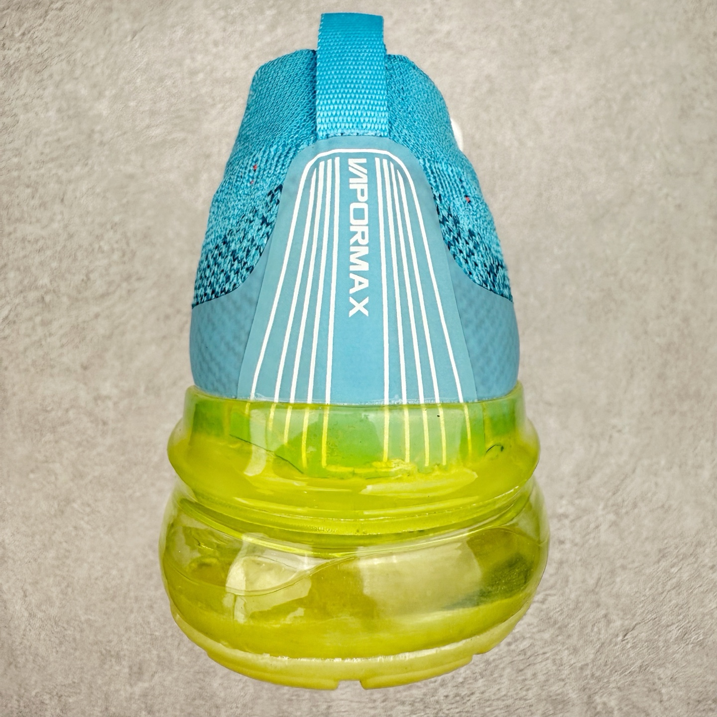 图片[8]-＃纯原福利 NK Air VaporMax 2023 Flyknit FK 2023款大气垫系列低帮针织休闲运动全掌气垫慢跑鞋 DV1678-100 原楦原纸版数据开发 采用全新双层纹路织法Flyknit织法编织鞋面材质 搭载原数据开发全掌Air Max球状透明缓震气垫 外置橡胶外底模块 NK Air VaporMax系列自2017年初问世以来 就凭借着独特的设计和超棒的脚感 成为了时尚潮人和跑步爱好者们的心头好 鞋底前侧加入Mini Swoosh 设计 与鞋身相呼应 鞋面采用 Flyknit 材质制成 可以提供出色包裹性的同时 也有着不错的透气效果 最后黄色气垫收尾 完善整双鞋设计 尺码：36 36.5 37.5 38 38.5 39 40 40.5 41 42 42.5 43 44 44.5 45-选品中心