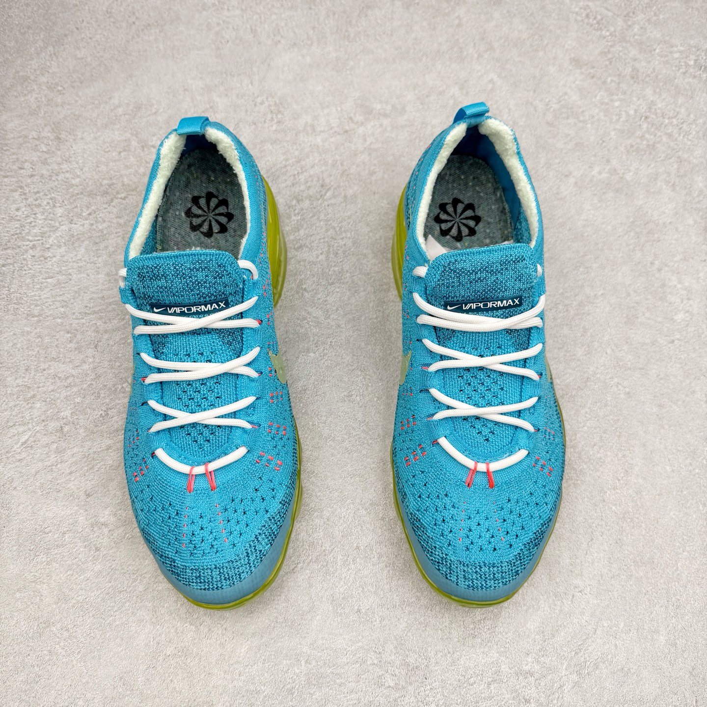 图片[2]-＃纯原福利 NK Air VaporMax 2023 Flyknit FK 2023款大气垫系列低帮针织休闲运动全掌气垫慢跑鞋 DV1678-100 原楦原纸版数据开发 采用全新双层纹路织法Flyknit织法编织鞋面材质 搭载原数据开发全掌Air Max球状透明缓震气垫 外置橡胶外底模块 NK Air VaporMax系列自2017年初问世以来 就凭借着独特的设计和超棒的脚感 成为了时尚潮人和跑步爱好者们的心头好 鞋底前侧加入Mini Swoosh 设计 与鞋身相呼应 鞋面采用 Flyknit 材质制成 可以提供出色包裹性的同时 也有着不错的透气效果 最后黄色气垫收尾 完善整双鞋设计 尺码：36 36.5 37.5 38 38.5 39 40 40.5 41 42 42.5 43 44 44.5 45-选品中心