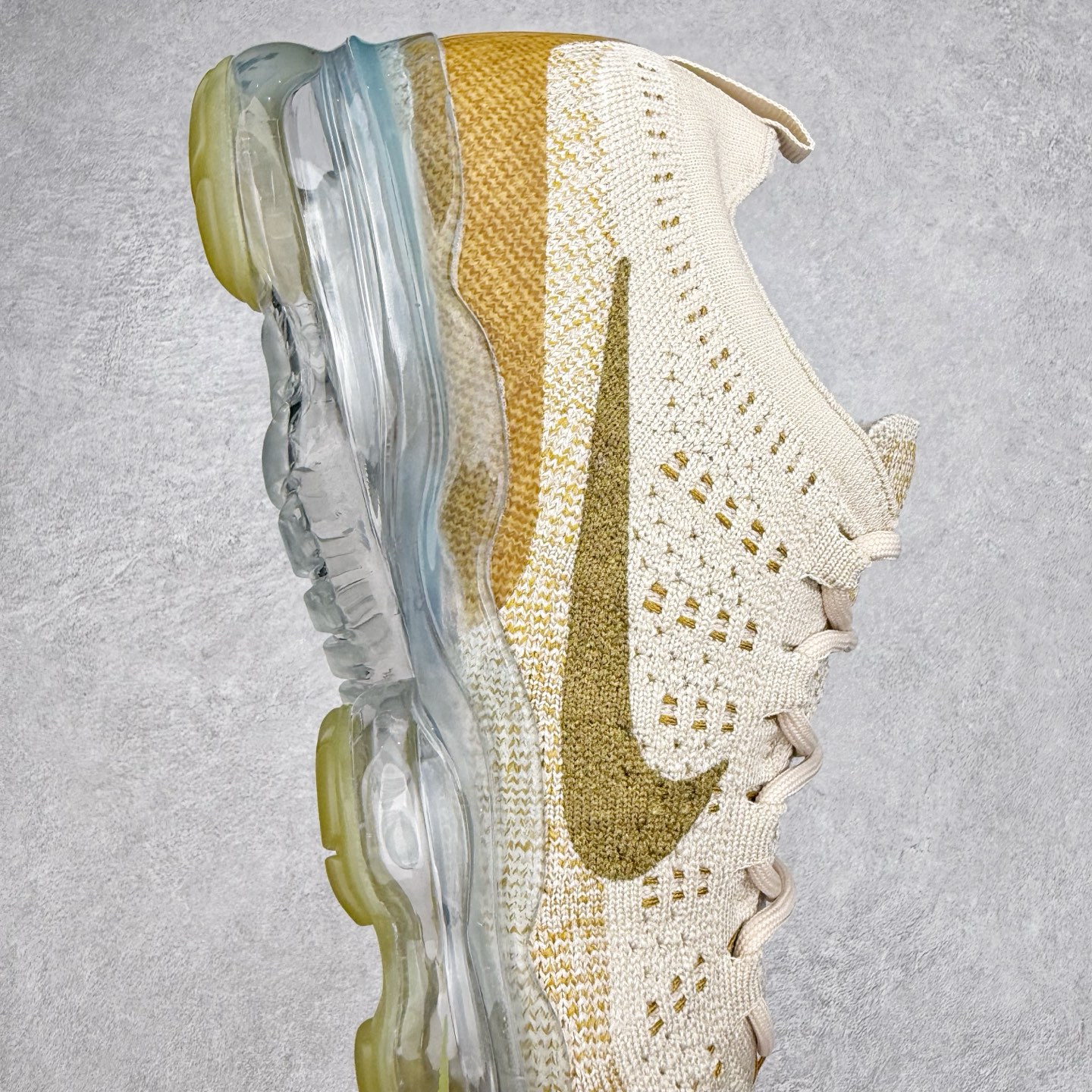 图片[6]-＃纯原福利 NK Air VaporMax 2023 Flyknit FK 2023款大气垫系列低帮针织休闲运动全掌气垫慢跑鞋 DV1678-400 原楦原纸版数据开发 采用全新双层纹路织法Flyknit织法编织鞋面材质 搭载原数据开发全掌Air Max球状透明缓震气垫 外置橡胶外底模块 NK Air VaporMax系列自2017年初问世以来 就凭借着独特的设计和超棒的脚感 成为了时尚潮人和跑步爱好者们的心头好 鞋底前侧加入Mini Swoosh 设计 与鞋身相呼应 鞋面采用 Flyknit 材质制成 可以提供出色包裹性的同时 也有着不错的透气效果 最后黄色气垫收尾 完善整双鞋设计 尺码：36 36.5 37.5 38 38.5 39 40 40.5 41 42 42.5 43 44 44.5 45-选品中心