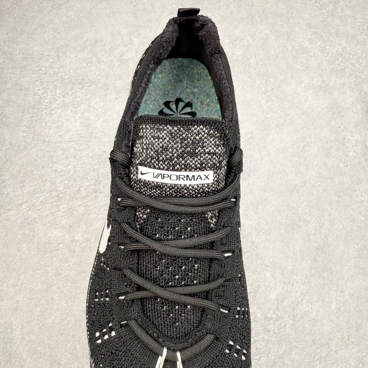 图片[5]-＃纯原福利 NK Air VaporMax 2023 Flyknit FK 2023款大气垫系列低帮针织休闲运动全掌气垫慢跑鞋 DV1678-001 原楦原纸版数据开发 采用全新双层纹路织法Flyknit织法编织鞋面材质 搭载原数据开发全掌Air Max球状透明缓震气垫 外置橡胶外底模块 NK Air VaporMax系列自2017年初问世以来 就凭借着独特的设计和超棒的脚感 成为了时尚潮人和跑步爱好者们的心头好 鞋底前侧加入Mini Swoosh 设计 与鞋身相呼应 鞋面采用 Flyknit 材质制成 可以提供出色包裹性的同时 也有着不错的透气效果 最后黄色气垫收尾 完善整双鞋设计 尺码：36 36.5 37.5 38 38.5 39 40 40.5 41 42 42.5 43 44 44.5 45-选品中心