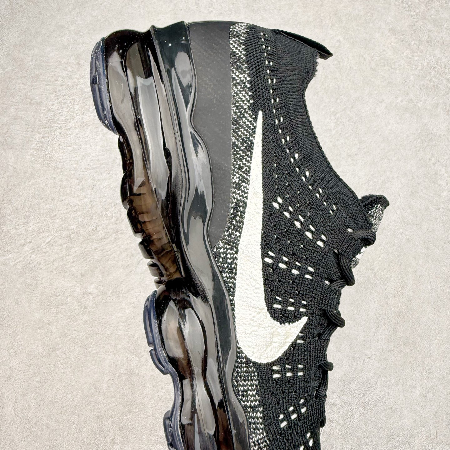 图片[6]-＃纯原福利 NK Air VaporMax 2023 Flyknit FK 2023款大气垫系列低帮针织休闲运动全掌气垫慢跑鞋 DV1678-001 原楦原纸版数据开发 采用全新双层纹路织法Flyknit织法编织鞋面材质 搭载原数据开发全掌Air Max球状透明缓震气垫 外置橡胶外底模块 NK Air VaporMax系列自2017年初问世以来 就凭借着独特的设计和超棒的脚感 成为了时尚潮人和跑步爱好者们的心头好 鞋底前侧加入Mini Swoosh 设计 与鞋身相呼应 鞋面采用 Flyknit 材质制成 可以提供出色包裹性的同时 也有着不错的透气效果 最后黄色气垫收尾 完善整双鞋设计 尺码：36 36.5 37.5 38 38.5 39 40 40.5 41 42 42.5 43 44 44.5 45-选品中心