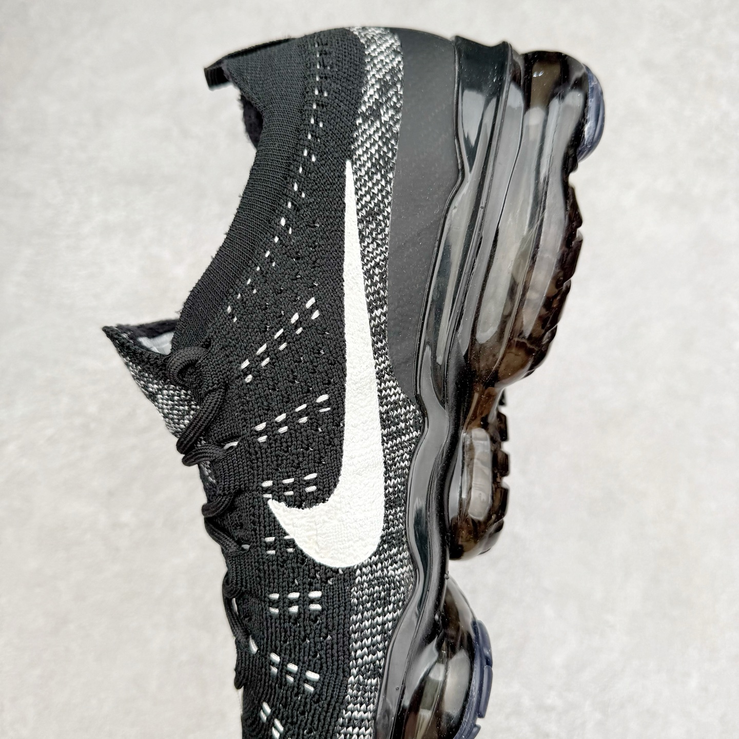 图片[7]-＃纯原福利 NK Air VaporMax 2023 Flyknit FK 2023款大气垫系列低帮针织休闲运动全掌气垫慢跑鞋 DV1678-001 原楦原纸版数据开发 采用全新双层纹路织法Flyknit织法编织鞋面材质 搭载原数据开发全掌Air Max球状透明缓震气垫 外置橡胶外底模块 NK Air VaporMax系列自2017年初问世以来 就凭借着独特的设计和超棒的脚感 成为了时尚潮人和跑步爱好者们的心头好 鞋底前侧加入Mini Swoosh 设计 与鞋身相呼应 鞋面采用 Flyknit 材质制成 可以提供出色包裹性的同时 也有着不错的透气效果 最后黄色气垫收尾 完善整双鞋设计 尺码：36 36.5 37.5 38 38.5 39 40 40.5 41 42 42.5 43 44 44.5 45-选品中心