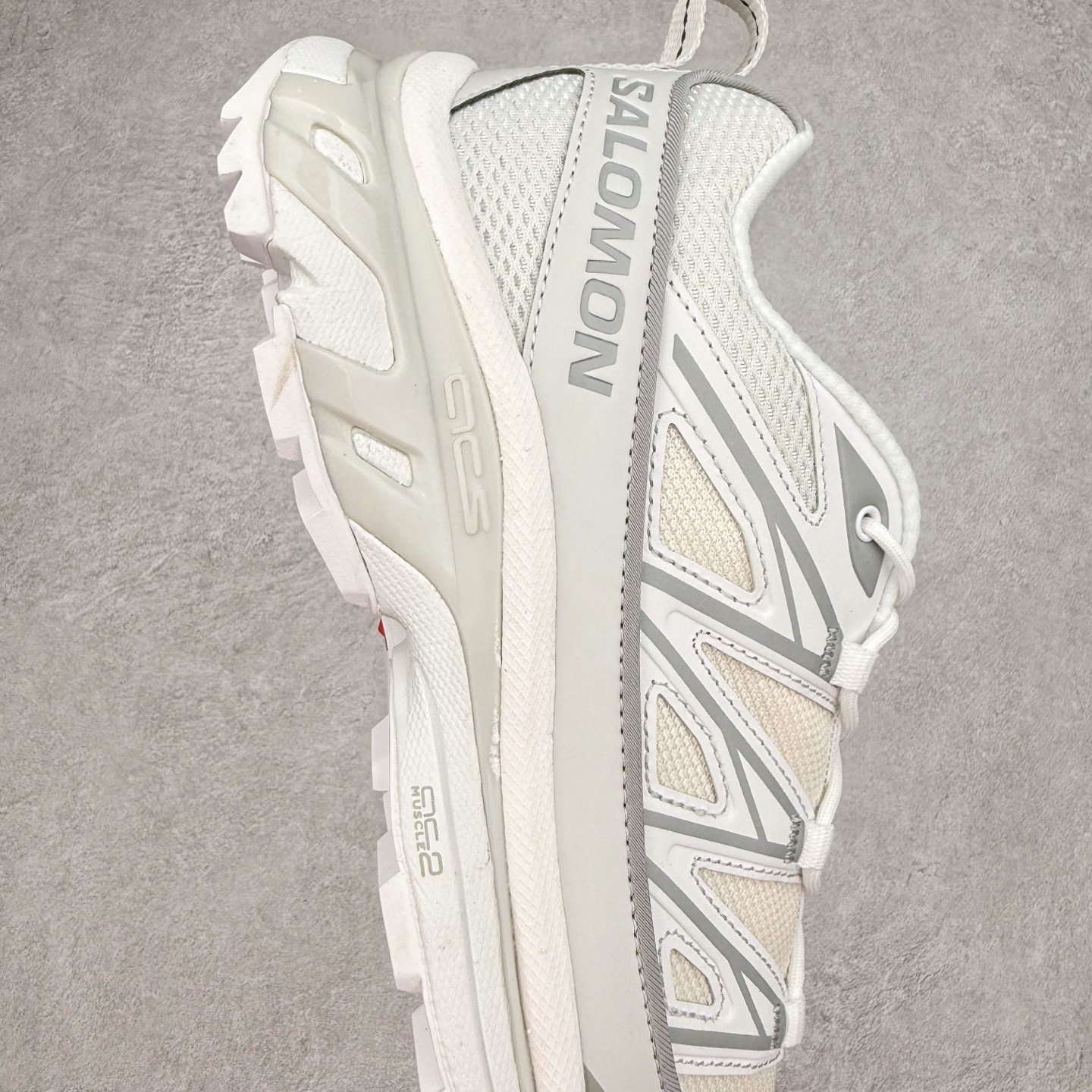 图片[6]-＃纯原福利 Salomon 萨洛蒙 XT-6 复古机能户外跑鞋 这双XT-6 鞋面以锯齿状的包裹系统呈现 在黑色基底之下加入了各种色点缀 内嵌式的袜套设计与 Quicklace 系带系统一道 实现了立体包裹与精准贴合 结合 Contagrip 大底科技 让穿着者可以轻松驾驭户外与通勤下的任何运动生活场景 无缝鞋身户外随意纵横 颜值与脚感兼备 出街通勤 绝对非常吸睛 你值得拥有 尺码：36 36.5 37.5 38 38.5 39 40 40.5 41 42 42.5 43 44 44.5 45-选品中心