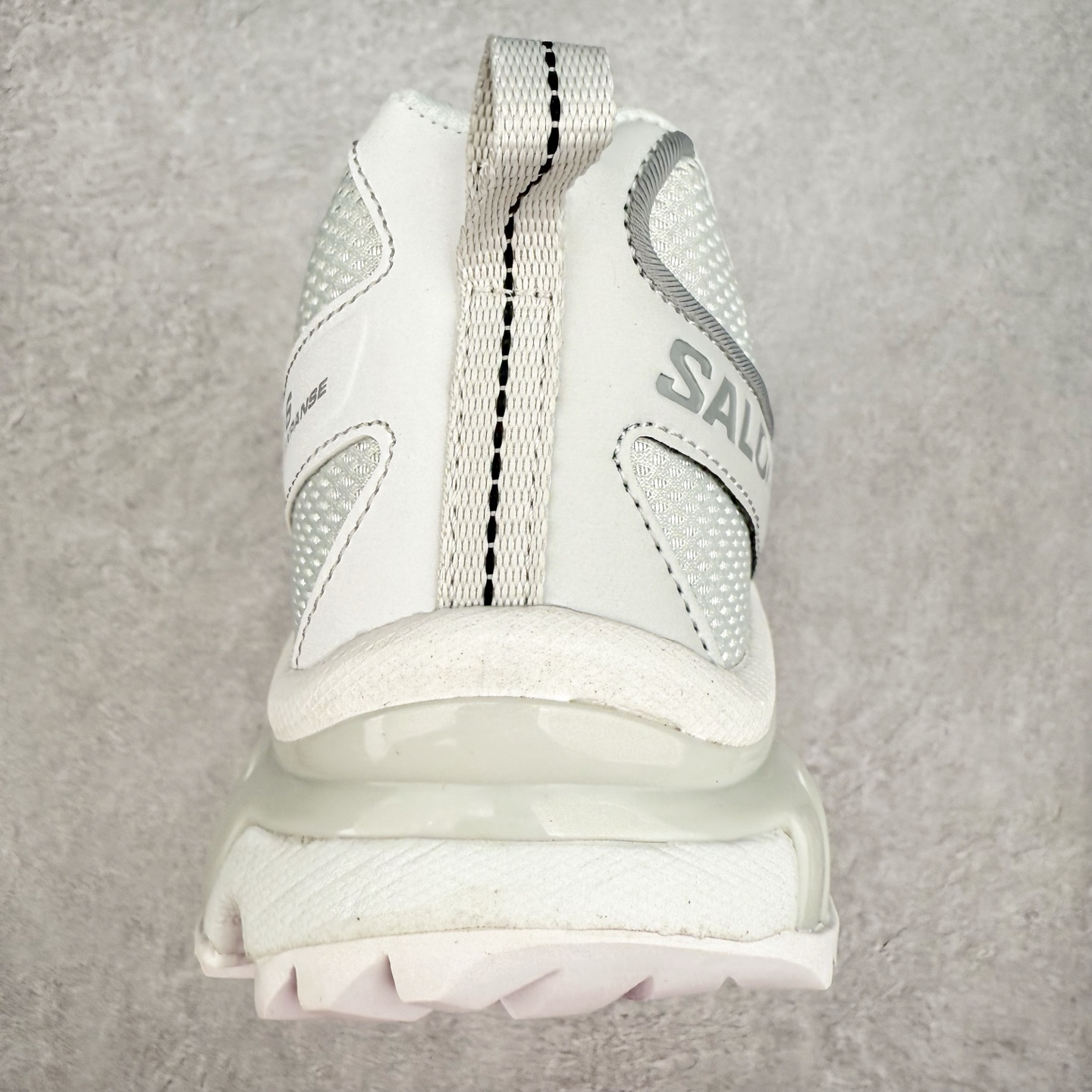 图片[8]-＃纯原福利 Salomon 萨洛蒙 XT-6 复古机能户外跑鞋 这双XT-6 鞋面以锯齿状的包裹系统呈现 在黑色基底之下加入了各种色点缀 内嵌式的袜套设计与 Quicklace 系带系统一道 实现了立体包裹与精准贴合 结合 Contagrip 大底科技 让穿着者可以轻松驾驭户外与通勤下的任何运动生活场景 无缝鞋身户外随意纵横 颜值与脚感兼备 出街通勤 绝对非常吸睛 你值得拥有 尺码：36 36.5 37.5 38 38.5 39 40 40.5 41 42 42.5 43 44 44.5 45-选品中心