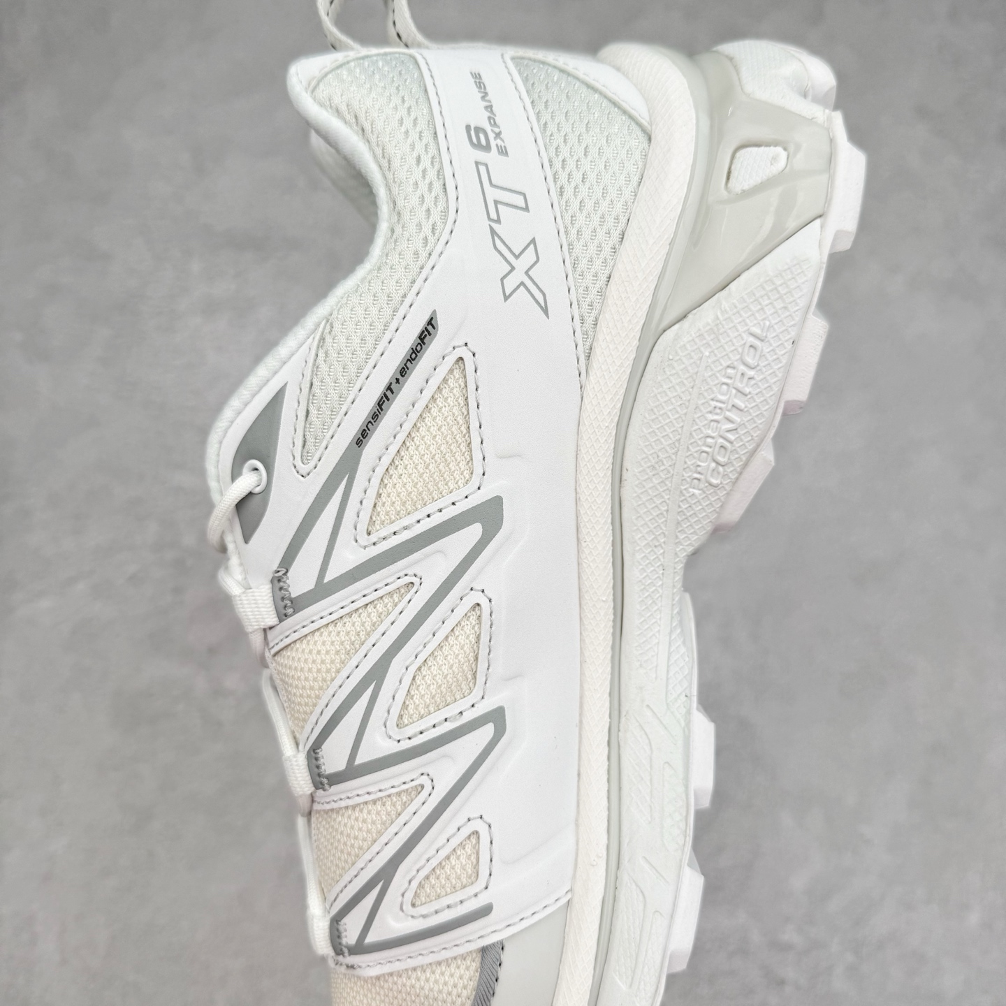 图片[7]-＃纯原福利 Salomon 萨洛蒙 XT-6 复古机能户外跑鞋 这双XT-6 鞋面以锯齿状的包裹系统呈现 在黑色基底之下加入了各种色点缀 内嵌式的袜套设计与 Quicklace 系带系统一道 实现了立体包裹与精准贴合 结合 Contagrip 大底科技 让穿着者可以轻松驾驭户外与通勤下的任何运动生活场景 无缝鞋身户外随意纵横 颜值与脚感兼备 出街通勤 绝对非常吸睛 你值得拥有 尺码：36 36.5 37.5 38 38.5 39 40 40.5 41 42 42.5 43 44 44.5 45-选品中心