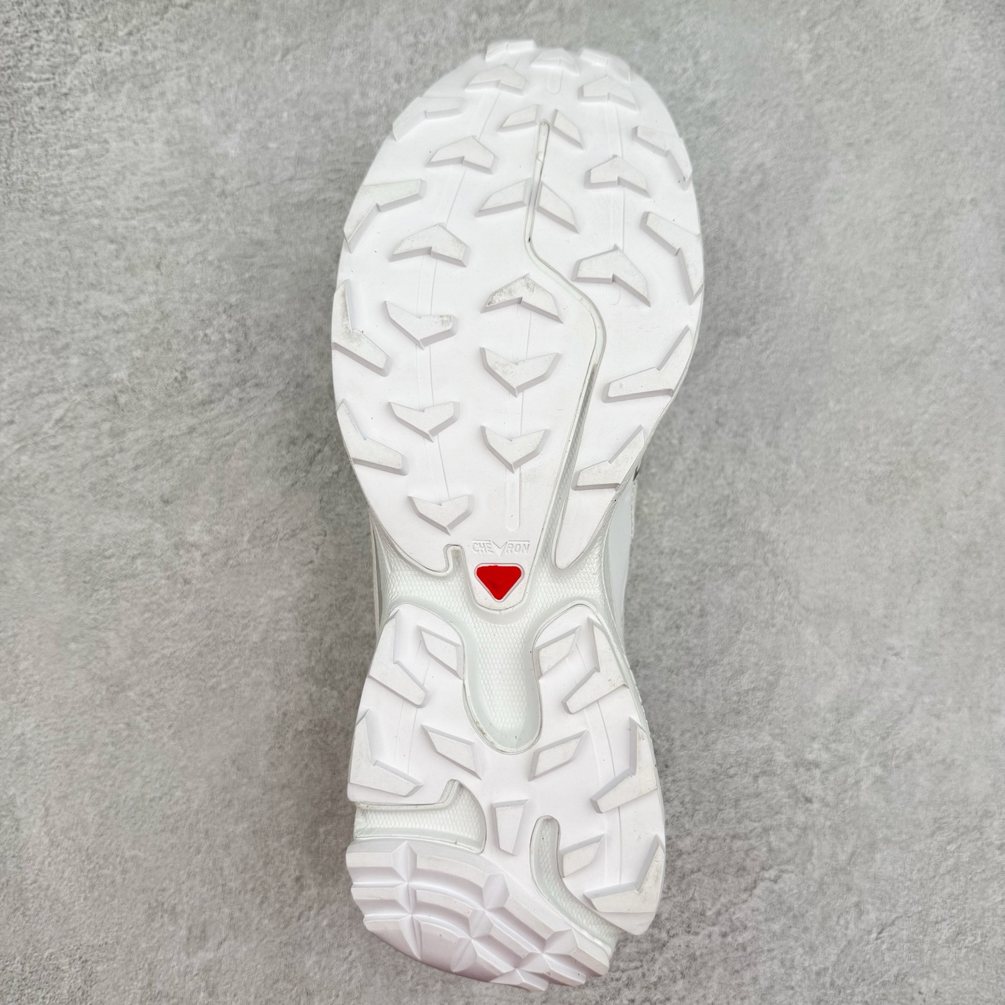 图片[9]-＃纯原福利 Salomon 萨洛蒙 XT-6 复古机能户外跑鞋 这双XT-6 鞋面以锯齿状的包裹系统呈现 在黑色基底之下加入了各种色点缀 内嵌式的袜套设计与 Quicklace 系带系统一道 实现了立体包裹与精准贴合 结合 Contagrip 大底科技 让穿着者可以轻松驾驭户外与通勤下的任何运动生活场景 无缝鞋身户外随意纵横 颜值与脚感兼备 出街通勤 绝对非常吸睛 你值得拥有 尺码：36 36.5 37.5 38 38.5 39 40 40.5 41 42 42.5 43 44 44.5 45-选品中心