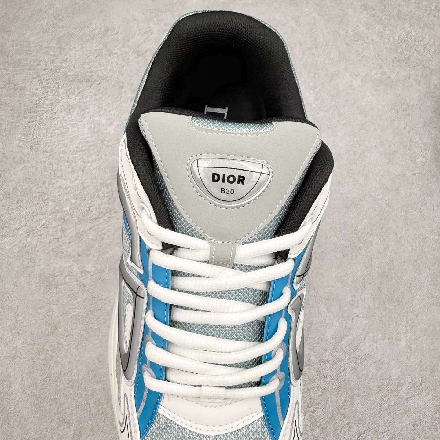 图片[5]-＃福利特价 Dior B30 迪奥网眼织物低帮运动休闲鞋 该款系列采用黑网色眼织物白和色科技料面精心制 作饰以反光“CD30”图形标志 外格轻盈的刻雕效果橡胶鞋搭底配标志性点的缀提升格调 内弹部力细节塑造想理的舒适穿着体验可与各休式闲造型配搭 彰显尚时现代的运风动范 尺码：36 37 35 39 40 41 42 43 44 45-选品中心