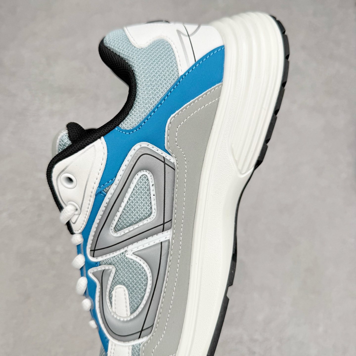 图片[7]-＃福利特价 Dior B30 迪奥网眼织物低帮运动休闲鞋 该款系列采用黑网色眼织物白和色科技料面精心制 作饰以反光“CD30”图形标志 外格轻盈的刻雕效果橡胶鞋搭底配标志性点的缀提升格调 内弹部力细节塑造想理的舒适穿着体验可与各休式闲造型配搭 彰显尚时现代的运风动范 尺码：36 37 35 39 40 41 42 43 44 45-选品中心