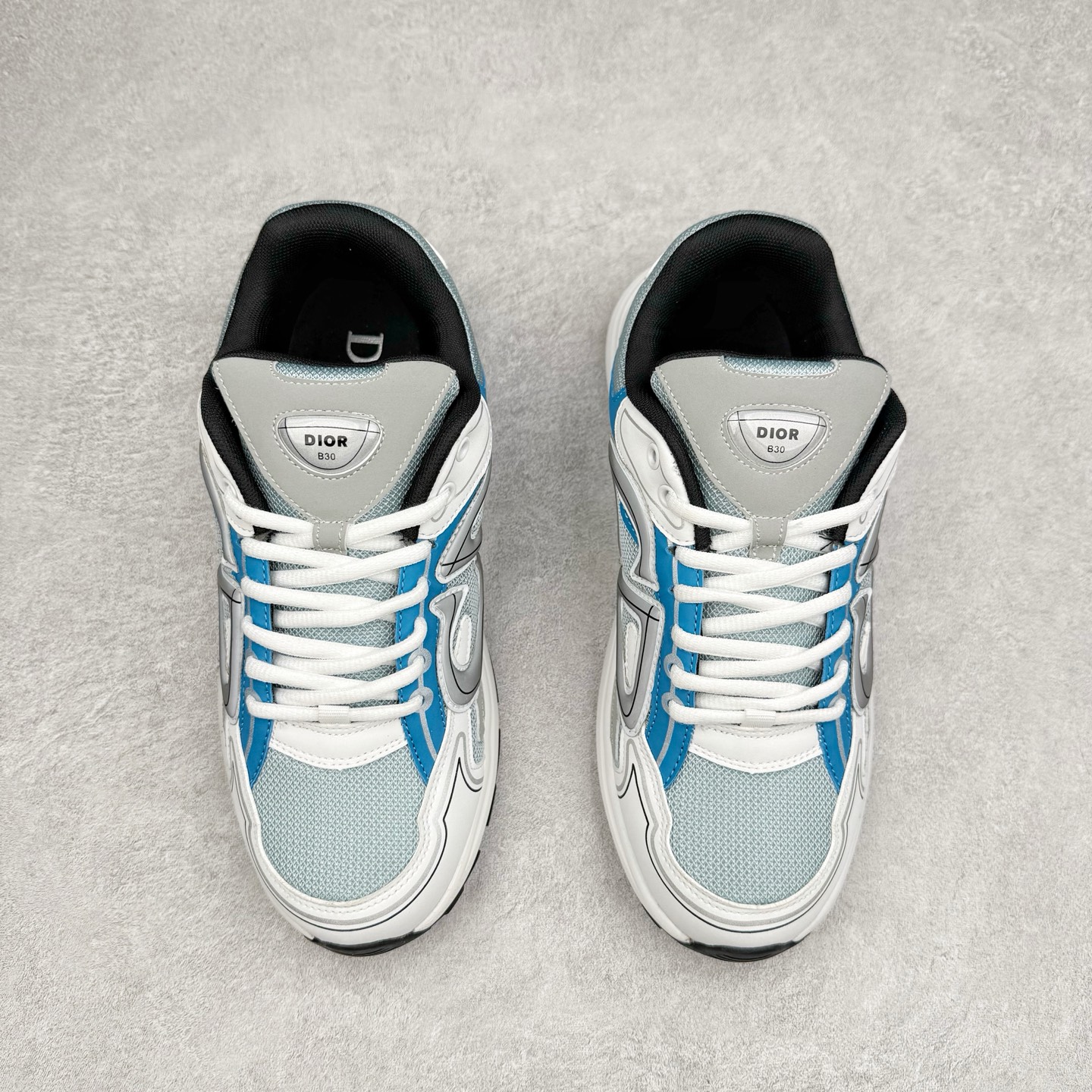 图片[2]-＃福利特价 Dior B30 迪奥网眼织物低帮运动休闲鞋 该款系列采用黑网色眼织物白和色科技料面精心制 作饰以反光“CD30”图形标志 外格轻盈的刻雕效果橡胶鞋搭底配标志性点的缀提升格调 内弹部力细节塑造想理的舒适穿着体验可与各休式闲造型配搭 彰显尚时现代的运风动范 尺码：36 37 35 39 40 41 42 43 44 45-选品中心