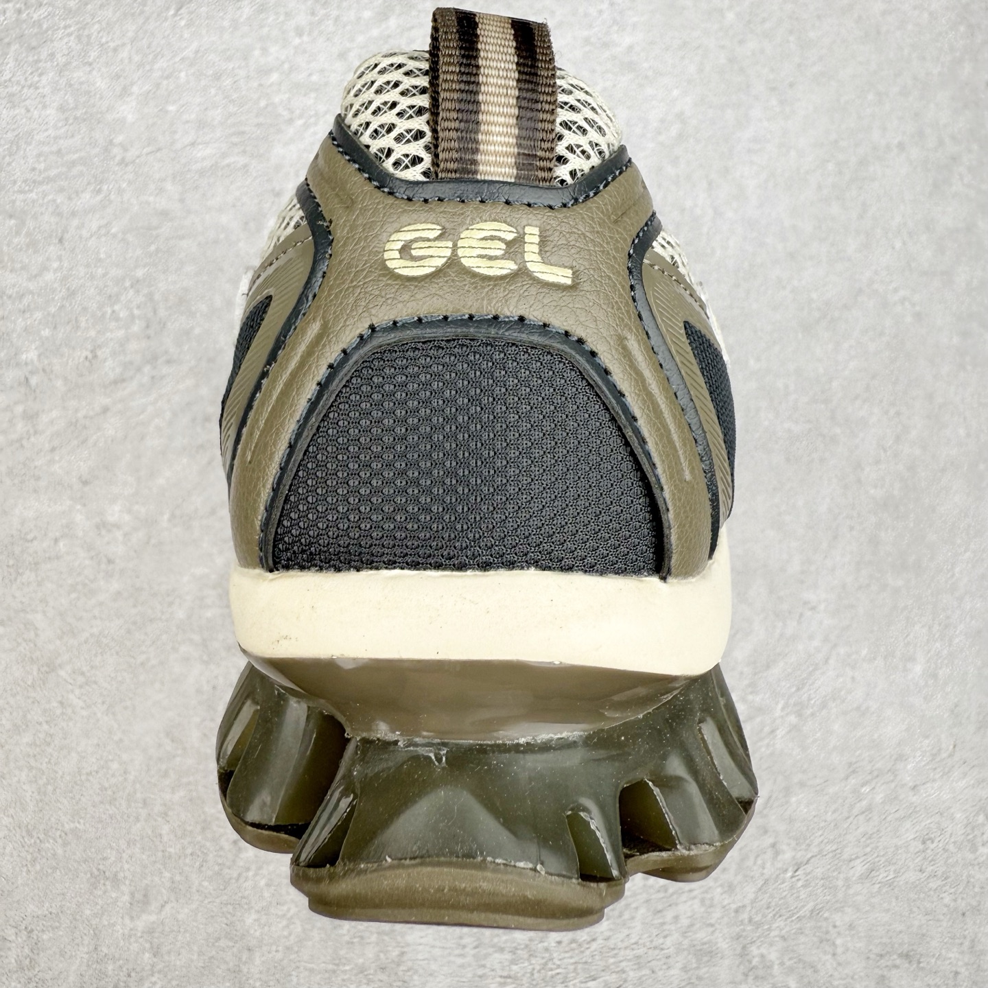 图片[8]-ASICS Gel-Quantum Kinetic 亚瑟士量子动能系列轻量全掌硅胶缓震休闲运动跑步鞋 ASICS以其独特匠心与科技魅力持续在运动鞋领域掀起新风尚今春二月GEL-Quantum Kinetic系列再度破茧而出携两款全新配色震撼回归倾力演绎运动潮流的无限可能 凝聚了卓越的科技创新与深厚的设计底蕴搭载先进的GEL缓震科技将每一次冲击力转化为平稳推进的动力为你提供前所未有的舒适体验与卓越的缓震保护性能 巧妙融合时尚元素与运动美学无论在街头还是赛道诠释不同情感与态度彰显独一无二的时尚运动风格尺码：36 37 37.5 38 39 39.5 40 40.5 41.5 42 42.5 43.5 44 44.5 45-选品中心