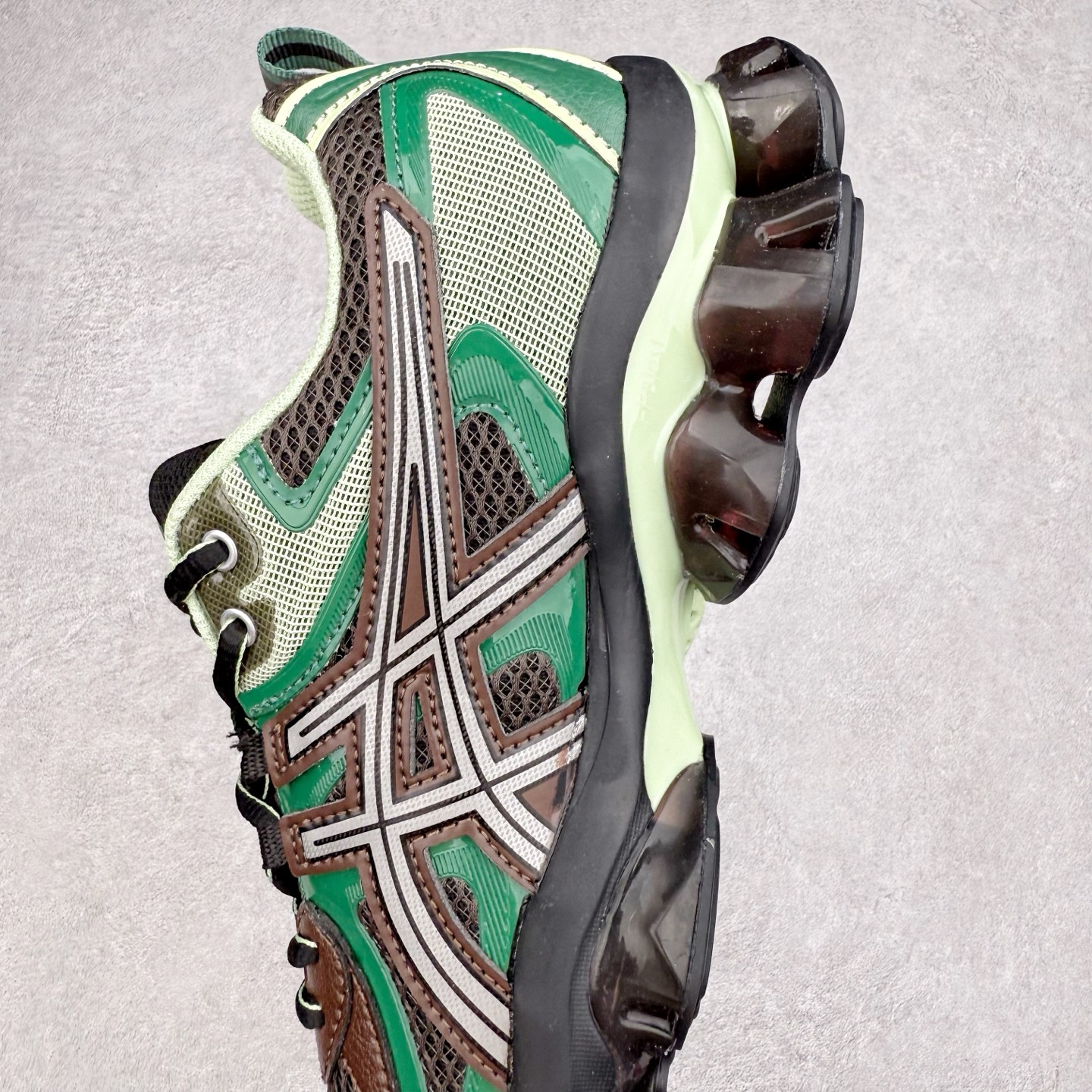 图片[7]-ASICS Gel-Quantum Kinetic 亚瑟士量子动能系列轻量全掌硅胶缓震休闲运动跑步鞋 ASICS以其独特匠心与科技魅力持续在运动鞋领域掀起新风尚今春二月GEL-Quantum Kinetic系列再度破茧而出携两款全新配色震撼回归倾力演绎运动潮流的无限可能 凝聚了卓越的科技创新与深厚的设计底蕴搭载先进的GEL缓震科技将每一次冲击力转化为平稳推进的动力为你提供前所未有的舒适体验与卓越的缓震保护性能 巧妙融合时尚元素与运动美学无论在街头还是赛道诠释不同情感与态度彰显独一无二的时尚运动风格尺码：36 37 37.5 38 39 39.5 40 40.5 41.5 42 42.5 43.5 44 44.5 45-选品中心