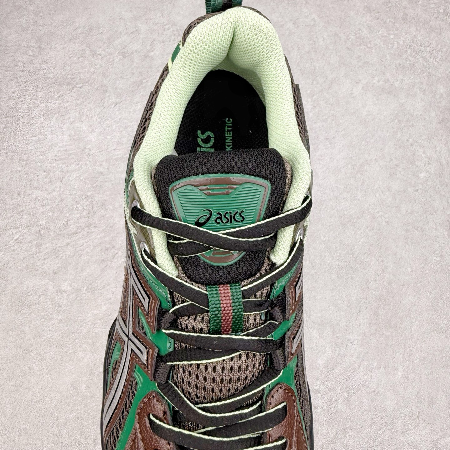 图片[5]-ASICS Gel-Quantum Kinetic 亚瑟士量子动能系列轻量全掌硅胶缓震休闲运动跑步鞋 ASICS以其独特匠心与科技魅力持续在运动鞋领域掀起新风尚今春二月GEL-Quantum Kinetic系列再度破茧而出携两款全新配色震撼回归倾力演绎运动潮流的无限可能 凝聚了卓越的科技创新与深厚的设计底蕴搭载先进的GEL缓震科技将每一次冲击力转化为平稳推进的动力为你提供前所未有的舒适体验与卓越的缓震保护性能 巧妙融合时尚元素与运动美学无论在街头还是赛道诠释不同情感与态度彰显独一无二的时尚运动风格尺码：36 37 37.5 38 39 39.5 40 40.5 41.5 42 42.5 43.5 44 44.5 45-选品中心