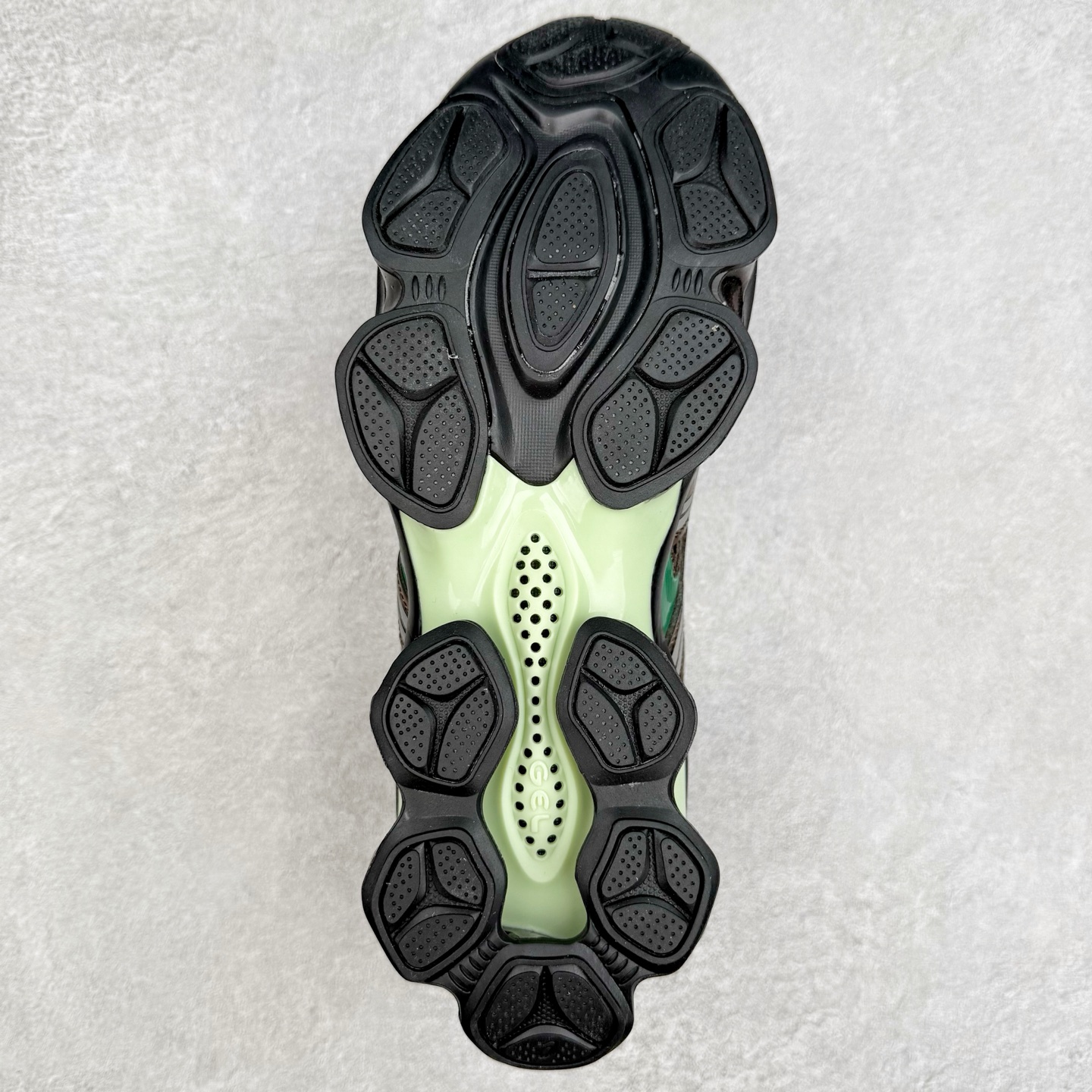 图片[9]-ASICS Gel-Quantum Kinetic 亚瑟士量子动能系列轻量全掌硅胶缓震休闲运动跑步鞋 ASICS以其独特匠心与科技魅力持续在运动鞋领域掀起新风尚今春二月GEL-Quantum Kinetic系列再度破茧而出携两款全新配色震撼回归倾力演绎运动潮流的无限可能 凝聚了卓越的科技创新与深厚的设计底蕴搭载先进的GEL缓震科技将每一次冲击力转化为平稳推进的动力为你提供前所未有的舒适体验与卓越的缓震保护性能 巧妙融合时尚元素与运动美学无论在街头还是赛道诠释不同情感与态度彰显独一无二的时尚运动风格尺码：36 37 37.5 38 39 39.5 40 40.5 41.5 42 42.5 43.5 44 44.5 45-选品中心