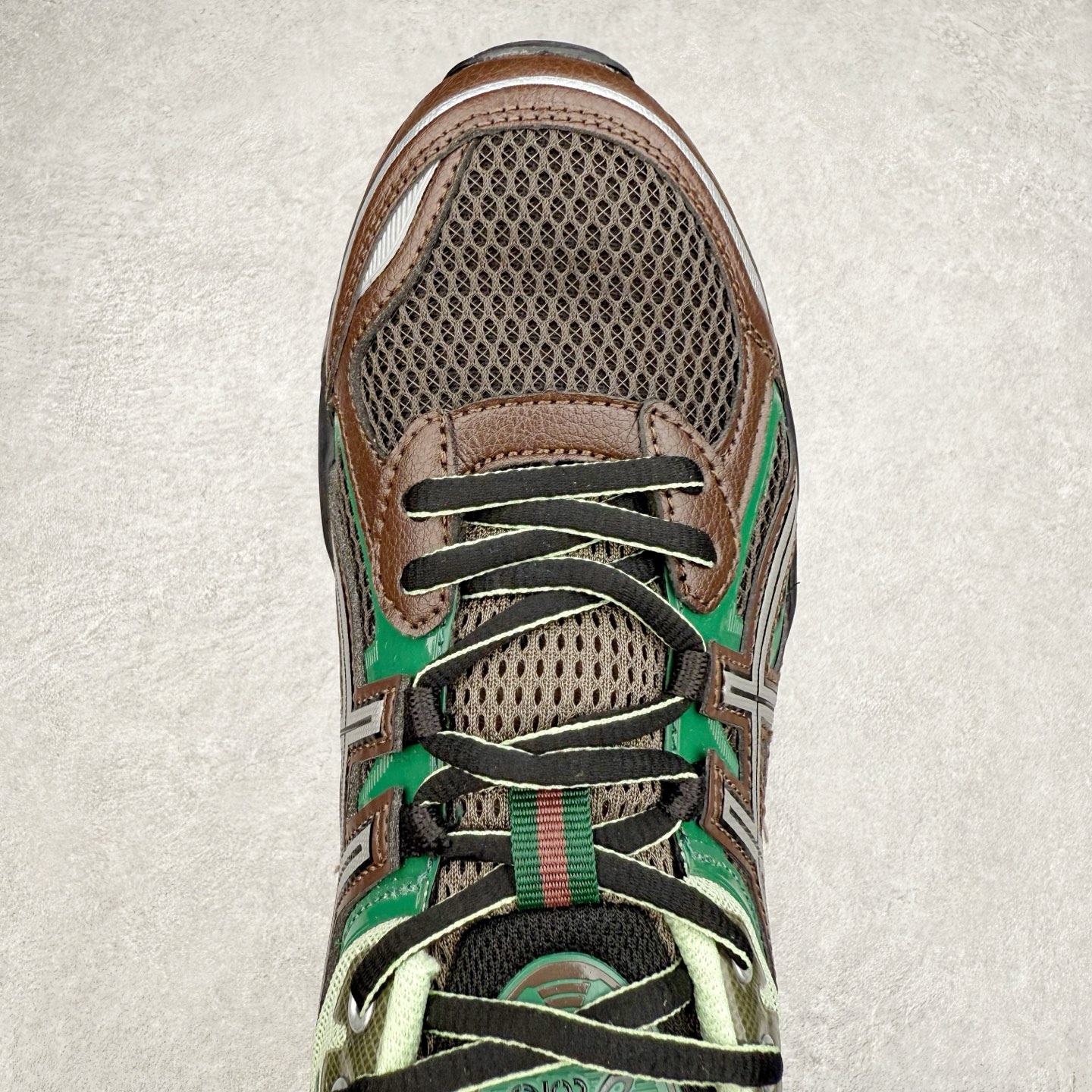 图片[4]-ASICS Gel-Quantum Kinetic 亚瑟士量子动能系列轻量全掌硅胶缓震休闲运动跑步鞋 ASICS以其独特匠心与科技魅力持续在运动鞋领域掀起新风尚今春二月GEL-Quantum Kinetic系列再度破茧而出携两款全新配色震撼回归倾力演绎运动潮流的无限可能 凝聚了卓越的科技创新与深厚的设计底蕴搭载先进的GEL缓震科技将每一次冲击力转化为平稳推进的动力为你提供前所未有的舒适体验与卓越的缓震保护性能 巧妙融合时尚元素与运动美学无论在街头还是赛道诠释不同情感与态度彰显独一无二的时尚运动风格尺码：36 37 37.5 38 39 39.5 40 40.5 41.5 42 42.5 43.5 44 44.5 45-选品中心