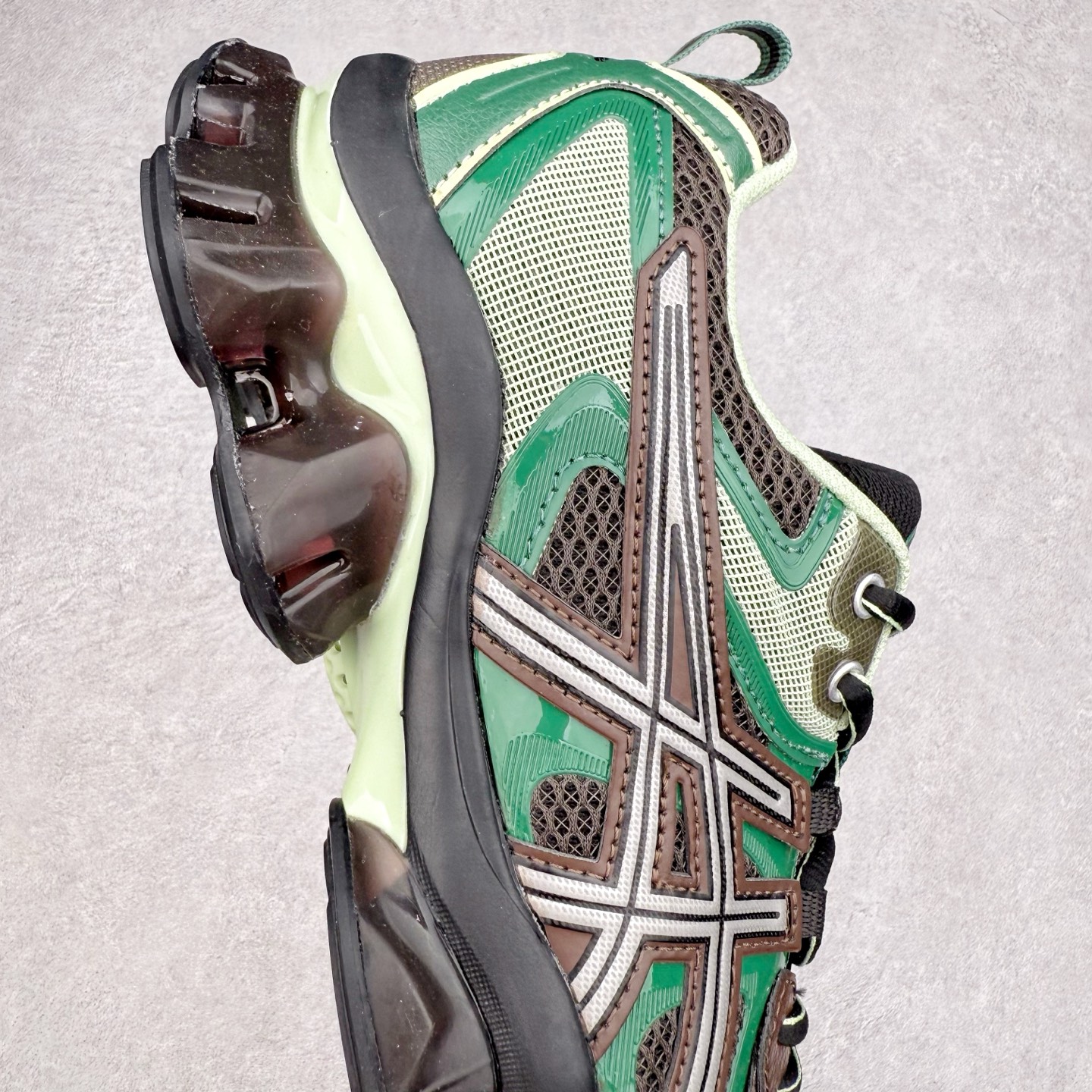 图片[6]-ASICS Gel-Quantum Kinetic 亚瑟士量子动能系列轻量全掌硅胶缓震休闲运动跑步鞋 ASICS以其独特匠心与科技魅力持续在运动鞋领域掀起新风尚今春二月GEL-Quantum Kinetic系列再度破茧而出携两款全新配色震撼回归倾力演绎运动潮流的无限可能 凝聚了卓越的科技创新与深厚的设计底蕴搭载先进的GEL缓震科技将每一次冲击力转化为平稳推进的动力为你提供前所未有的舒适体验与卓越的缓震保护性能 巧妙融合时尚元素与运动美学无论在街头还是赛道诠释不同情感与态度彰显独一无二的时尚运动风格尺码：36 37 37.5 38 39 39.5 40 40.5 41.5 42 42.5 43.5 44 44.5 45-选品中心