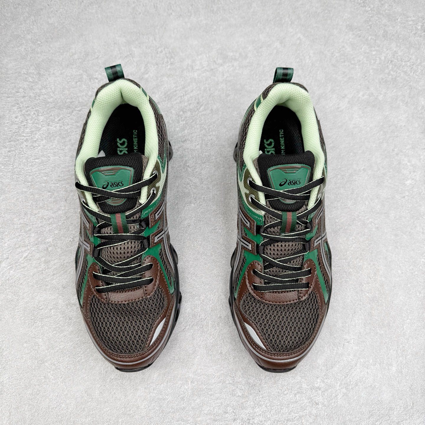 图片[2]-ASICS Gel-Quantum Kinetic 亚瑟士量子动能系列轻量全掌硅胶缓震休闲运动跑步鞋 ASICS以其独特匠心与科技魅力持续在运动鞋领域掀起新风尚今春二月GEL-Quantum Kinetic系列再度破茧而出携两款全新配色震撼回归倾力演绎运动潮流的无限可能 凝聚了卓越的科技创新与深厚的设计底蕴搭载先进的GEL缓震科技将每一次冲击力转化为平稳推进的动力为你提供前所未有的舒适体验与卓越的缓震保护性能 巧妙融合时尚元素与运动美学无论在街头还是赛道诠释不同情感与态度彰显独一无二的时尚运动风格尺码：36 37 37.5 38 39 39.5 40 40.5 41.5 42 42.5 43.5 44 44.5 45-选品中心