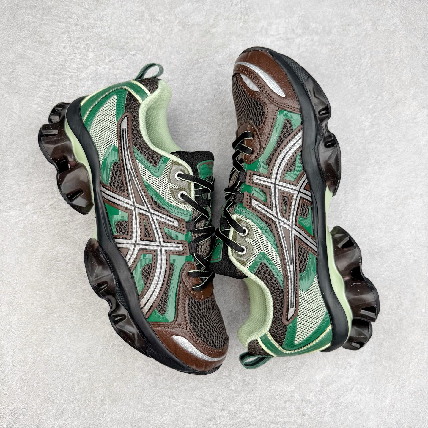 图片[3]-ASICS Gel-Quantum Kinetic 亚瑟士量子动能系列轻量全掌硅胶缓震休闲运动跑步鞋 ASICS以其独特匠心与科技魅力持续在运动鞋领域掀起新风尚今春二月GEL-Quantum Kinetic系列再度破茧而出携两款全新配色震撼回归倾力演绎运动潮流的无限可能 凝聚了卓越的科技创新与深厚的设计底蕴搭载先进的GEL缓震科技将每一次冲击力转化为平稳推进的动力为你提供前所未有的舒适体验与卓越的缓震保护性能 巧妙融合时尚元素与运动美学无论在街头还是赛道诠释不同情感与态度彰显独一无二的时尚运动风格尺码：36 37 37.5 38 39 39.5 40 40.5 41.5 42 42.5 43.5 44 44.5 45-选品中心