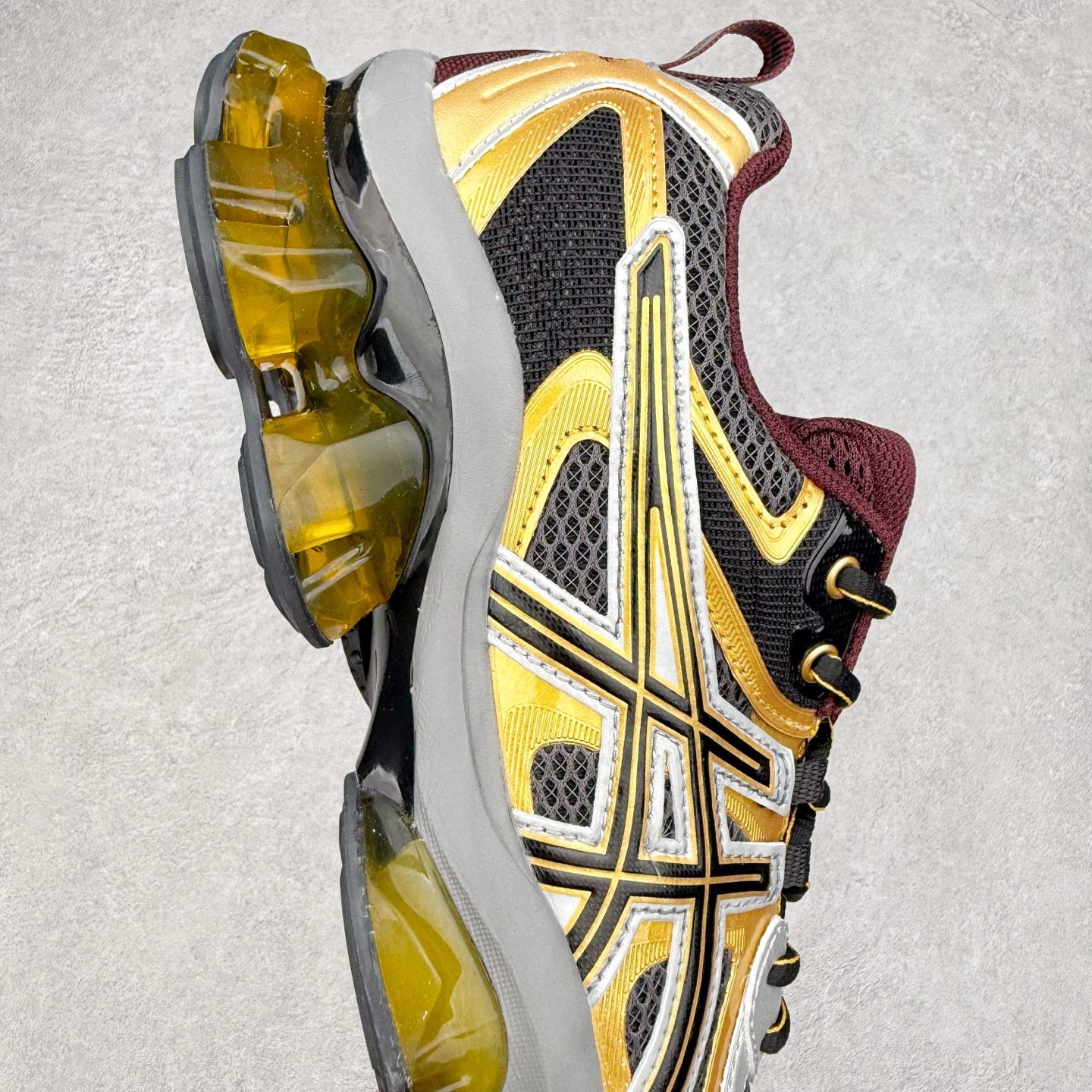 图片[6]-ASICS Gel-Quantum Kinetic 亚瑟士量子动能系列轻量全掌硅胶缓震休闲运动跑步鞋 ASICS以其独特匠心与科技魅力持续在运动鞋领域掀起新风尚今春二月GEL-Quantum Kinetic系列再度破茧而出携两款全新配色震撼回归倾力演绎运动潮流的无限可能 凝聚了卓越的科技创新与深厚的设计底蕴搭载先进的GEL缓震科技将每一次冲击力转化为平稳推进的动力为你提供前所未有的舒适体验与卓越的缓震保护性能 巧妙融合时尚元素与运动美学无论在街头还是赛道诠释不同情感与态度彰显独一无二的时尚运动风格尺码：36 37 37.5 38 39 39.5 40 40.5 41.5 42 42.5 43.5 44 44.5 45-选品中心