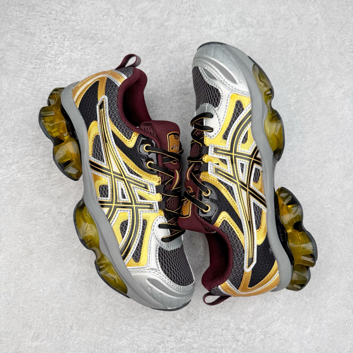 图片[3]-ASICS Gel-Quantum Kinetic 亚瑟士量子动能系列轻量全掌硅胶缓震休闲运动跑步鞋 ASICS以其独特匠心与科技魅力持续在运动鞋领域掀起新风尚今春二月GEL-Quantum Kinetic系列再度破茧而出携两款全新配色震撼回归倾力演绎运动潮流的无限可能 凝聚了卓越的科技创新与深厚的设计底蕴搭载先进的GEL缓震科技将每一次冲击力转化为平稳推进的动力为你提供前所未有的舒适体验与卓越的缓震保护性能 巧妙融合时尚元素与运动美学无论在街头还是赛道诠释不同情感与态度彰显独一无二的时尚运动风格尺码：36 37 37.5 38 39 39.5 40 40.5 41.5 42 42.5 43.5 44 44.5 45-选品中心