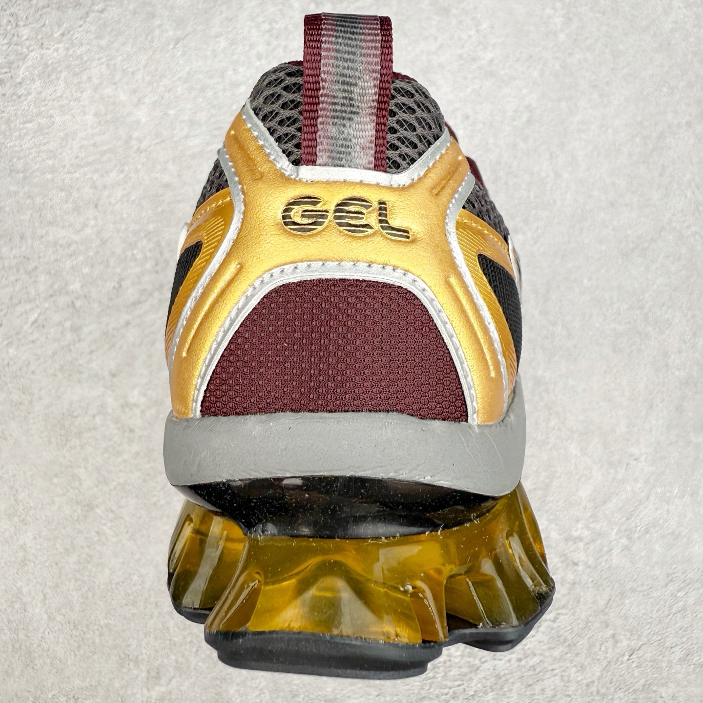 图片[8]-ASICS Gel-Quantum Kinetic 亚瑟士量子动能系列轻量全掌硅胶缓震休闲运动跑步鞋 ASICS以其独特匠心与科技魅力持续在运动鞋领域掀起新风尚今春二月GEL-Quantum Kinetic系列再度破茧而出携两款全新配色震撼回归倾力演绎运动潮流的无限可能 凝聚了卓越的科技创新与深厚的设计底蕴搭载先进的GEL缓震科技将每一次冲击力转化为平稳推进的动力为你提供前所未有的舒适体验与卓越的缓震保护性能 巧妙融合时尚元素与运动美学无论在街头还是赛道诠释不同情感与态度彰显独一无二的时尚运动风格尺码：36 37 37.5 38 39 39.5 40 40.5 41.5 42 42.5 43.5 44 44.5 45-选品中心