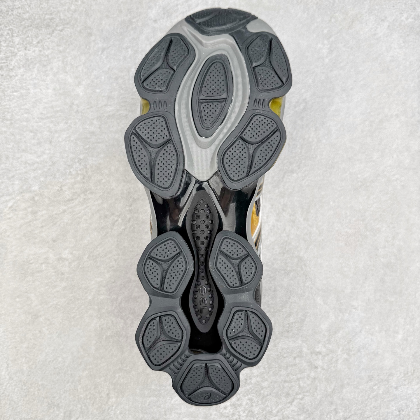 图片[9]-ASICS Gel-Quantum Kinetic 亚瑟士量子动能系列轻量全掌硅胶缓震休闲运动跑步鞋 ASICS以其独特匠心与科技魅力持续在运动鞋领域掀起新风尚今春二月GEL-Quantum Kinetic系列再度破茧而出携两款全新配色震撼回归倾力演绎运动潮流的无限可能 凝聚了卓越的科技创新与深厚的设计底蕴搭载先进的GEL缓震科技将每一次冲击力转化为平稳推进的动力为你提供前所未有的舒适体验与卓越的缓震保护性能 巧妙融合时尚元素与运动美学无论在街头还是赛道诠释不同情感与态度彰显独一无二的时尚运动风格尺码：36 37 37.5 38 39 39.5 40 40.5 41.5 42 42.5 43.5 44 44.5 45-选品中心