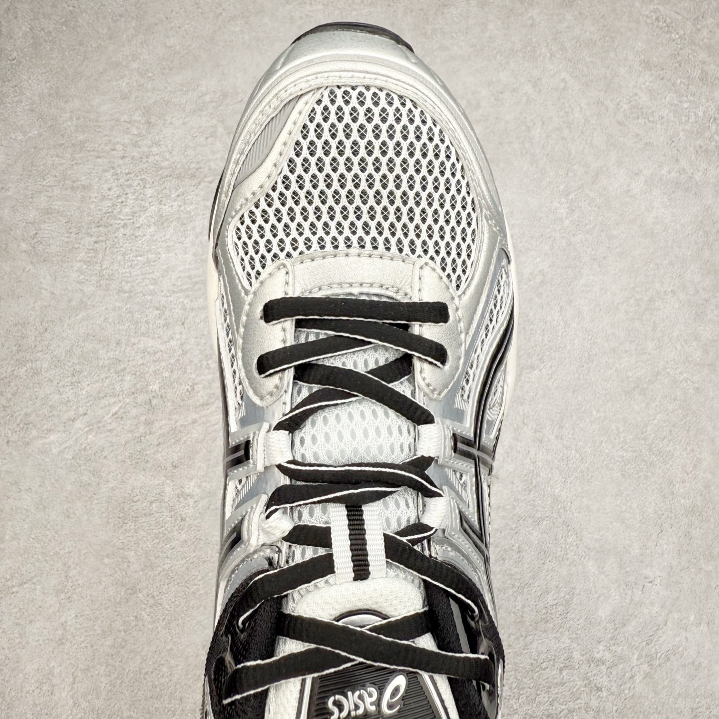 图片[4]-ASICS Gel-Quantum Kinetic 亚瑟士量子动能系列轻量全掌硅胶缓震休闲运动跑步鞋 ASICS以其独特匠心与科技魅力持续在运动鞋领域掀起新风尚今春二月GEL-Quantum Kinetic系列再度破茧而出携两款全新配色震撼回归倾力演绎运动潮流的无限可能 凝聚了卓越的科技创新与深厚的设计底蕴搭载先进的GEL缓震科技将每一次冲击力转化为平稳推进的动力为你提供前所未有的舒适体验与卓越的缓震保护性能 巧妙融合时尚元素与运动美学无论在街头还是赛道诠释不同情感与态度彰显独一无二的时尚运动风格尺码：36 37 37.5 38 39 39.5 40 40.5 41.5 42 42.5 43.5 44 44.5 45-选品中心