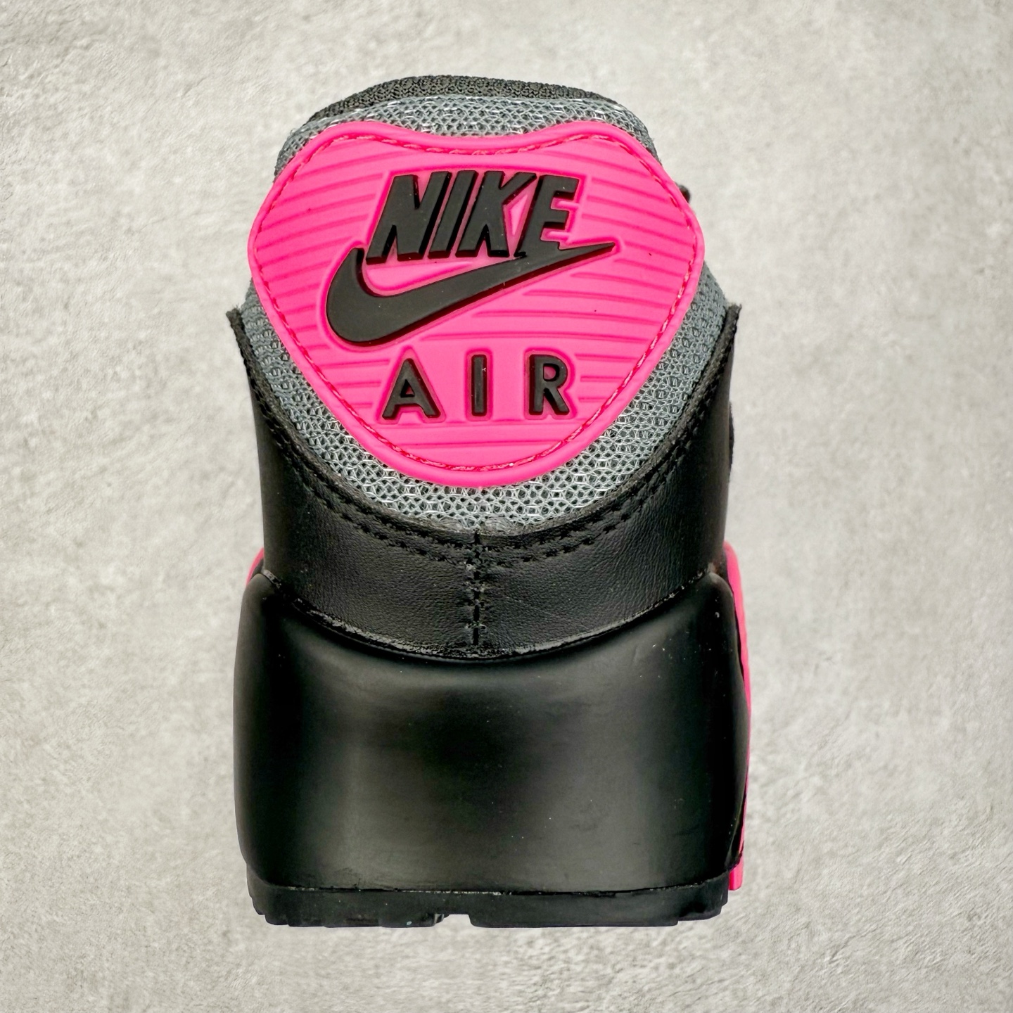 图片[8]-＃MX版 NK Air MAX 90 气垫复古减震跑步鞋 DM0029-010 经典重温 独家陆续补货 外单专供大厂出品 品质稳定 一百余色 终端操作 Air Max 90于1990年推出 来自Air Max系列 在Air Max 1的基础上改进而得 增加了气垫面积 外型上也更为流线 最特別的就是加入了菱纹塑胶嵌板 为Air Max 90增添了许多潮流气息 皮革鞋面 造就出色耐穿性和支撑力 Max Air缓震配置搭配泡棉中底 令Air Max 90轻盈而舒适 华夫格橡胶外底 铸就Air Max 90非凡的抓地力 而Air Max 90不仅是一双跑鞋 它成功跨越了时间的演进 成为了球鞋文化与潮流圈中最熟为人知的鞋款之一 尺码：36 36.5 37.5 38 38.5 39 40 40.5 41 42 42.5 43 44 44.5 45-选品中心