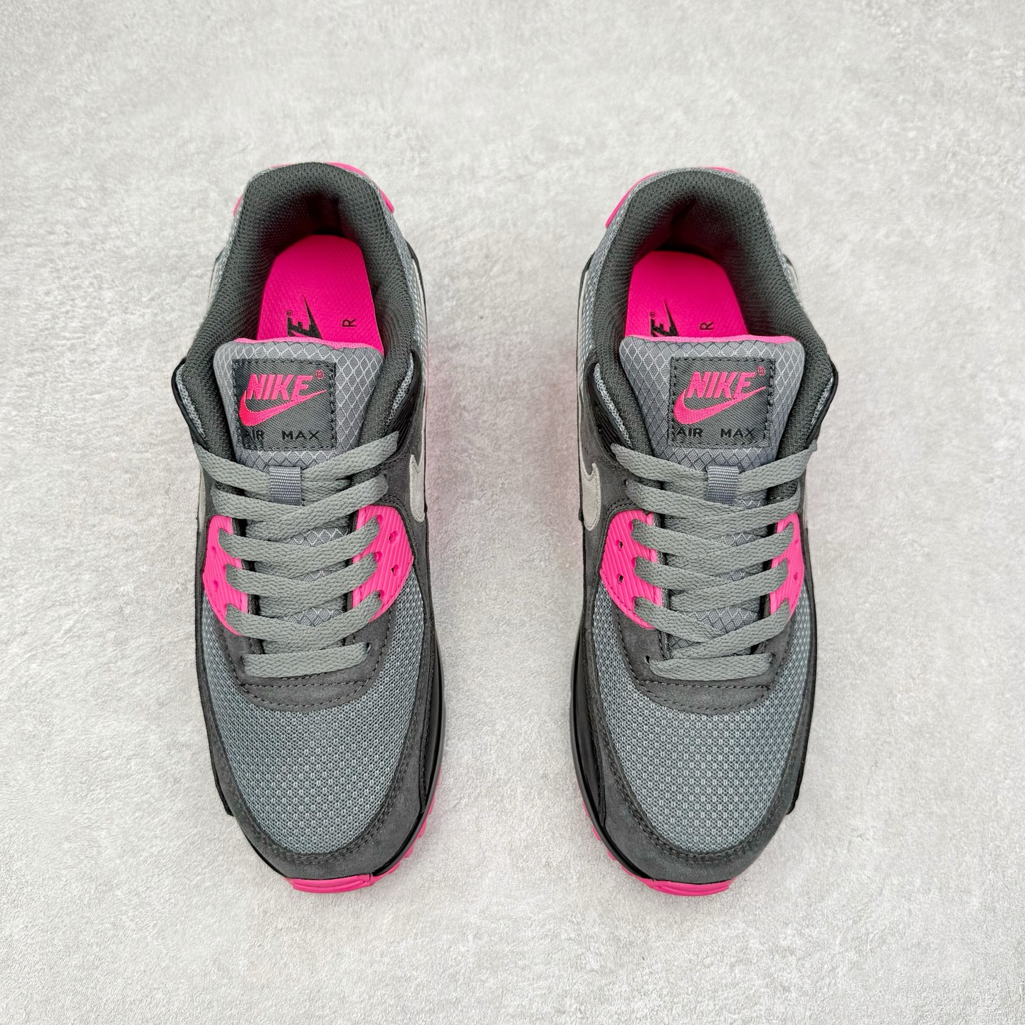 图片[2]-＃MX版 NK Air MAX 90 气垫复古减震跑步鞋 DM0029-010 经典重温 独家陆续补货 外单专供大厂出品 品质稳定 一百余色 终端操作 Air Max 90于1990年推出 来自Air Max系列 在Air Max 1的基础上改进而得 增加了气垫面积 外型上也更为流线 最特別的就是加入了菱纹塑胶嵌板 为Air Max 90增添了许多潮流气息 皮革鞋面 造就出色耐穿性和支撑力 Max Air缓震配置搭配泡棉中底 令Air Max 90轻盈而舒适 华夫格橡胶外底 铸就Air Max 90非凡的抓地力 而Air Max 90不仅是一双跑鞋 它成功跨越了时间的演进 成为了球鞋文化与潮流圈中最熟为人知的鞋款之一 尺码：36 36.5 37.5 38 38.5 39 40 40.5 41 42 42.5 43 44 44.5 45-选品中心