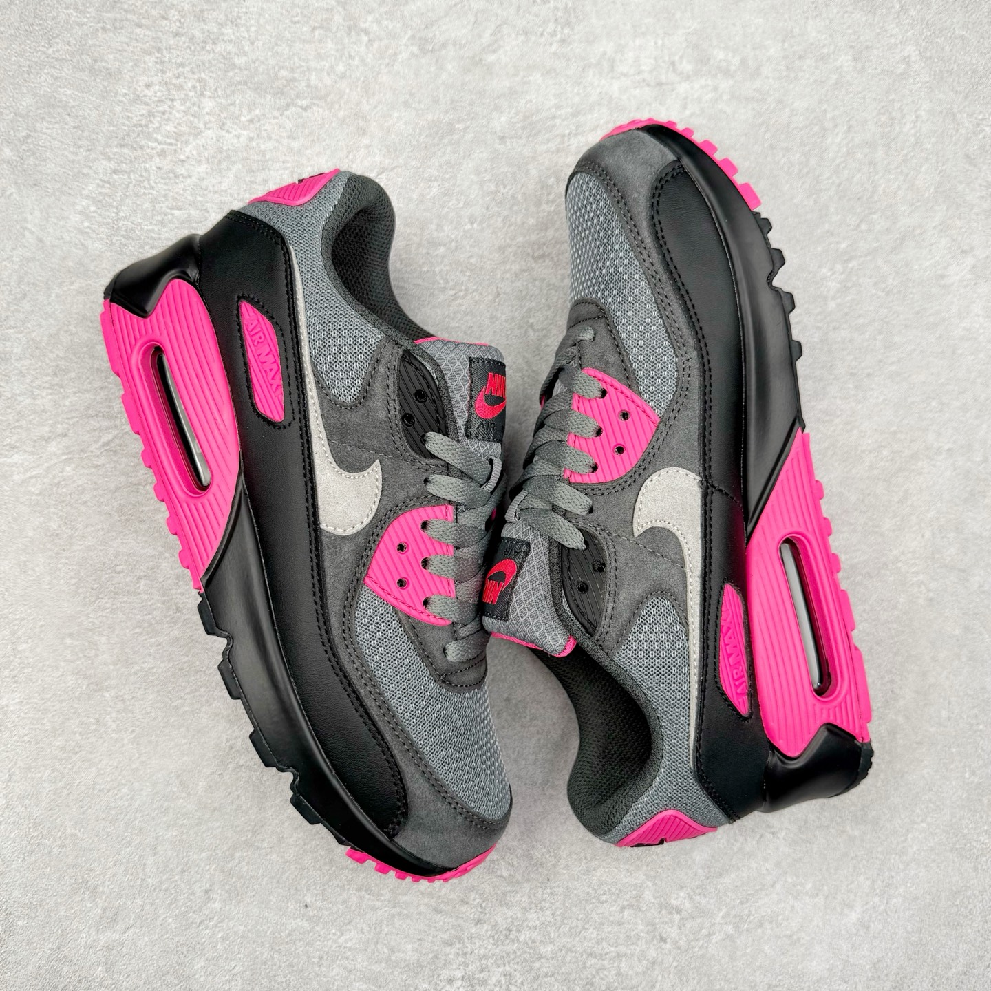 图片[3]-＃MX版 NK Air MAX 90 气垫复古减震跑步鞋 DM0029-010 经典重温 独家陆续补货 外单专供大厂出品 品质稳定 一百余色 终端操作 Air Max 90于1990年推出 来自Air Max系列 在Air Max 1的基础上改进而得 增加了气垫面积 外型上也更为流线 最特別的就是加入了菱纹塑胶嵌板 为Air Max 90增添了许多潮流气息 皮革鞋面 造就出色耐穿性和支撑力 Max Air缓震配置搭配泡棉中底 令Air Max 90轻盈而舒适 华夫格橡胶外底 铸就Air Max 90非凡的抓地力 而Air Max 90不仅是一双跑鞋 它成功跨越了时间的演进 成为了球鞋文化与潮流圈中最熟为人知的鞋款之一 尺码：36 36.5 37.5 38 38.5 39 40 40.5 41 42 42.5 43 44 44.5 45-选品中心