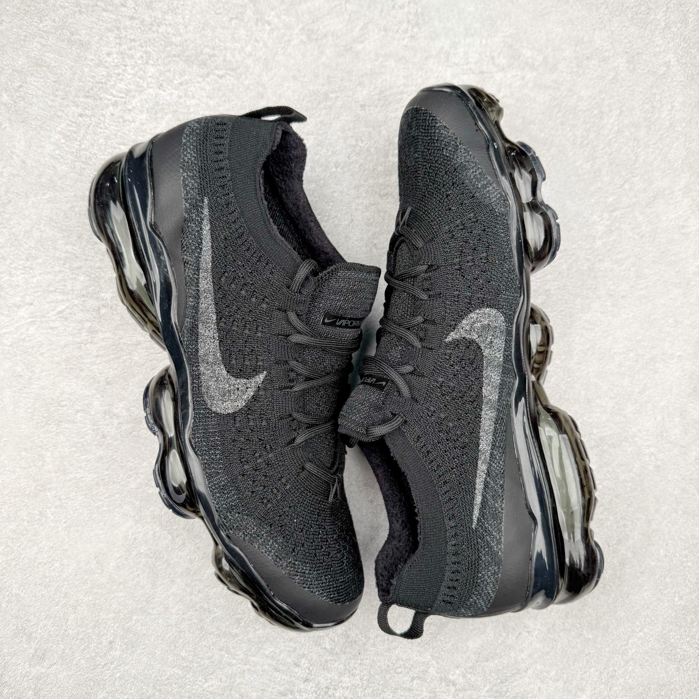 图片[3]-＃纯原福利 NK Air VaporMax 2023 Flyknit FK 2023款大气垫系列低帮针织休闲运动全掌气垫慢跑鞋 原楦原纸版数据开发 采用全新双层纹路织法Flyknit织法编织鞋面材质 搭载原数据开发全掌Air Max球状透明缓震气垫 外置橡胶外底模块 NK Air VaporMax系列自2017年初问世以来 就凭借着独特的设计和超棒的脚感 成为了时尚潮人和跑步爱好者们的心头好 鞋底前侧加入Mini Swoosh 设计 与鞋身相呼应 鞋面采用 Flyknit 材质制成 可以提供出色包裹性的同时 也有着不错的透气效果 最后黄色气垫收尾 完善整双鞋设计 尺码：36 36.5 37.5 38 38.5 39 40 40.5 41 42 42.5 43 44 44.5 45-选品中心