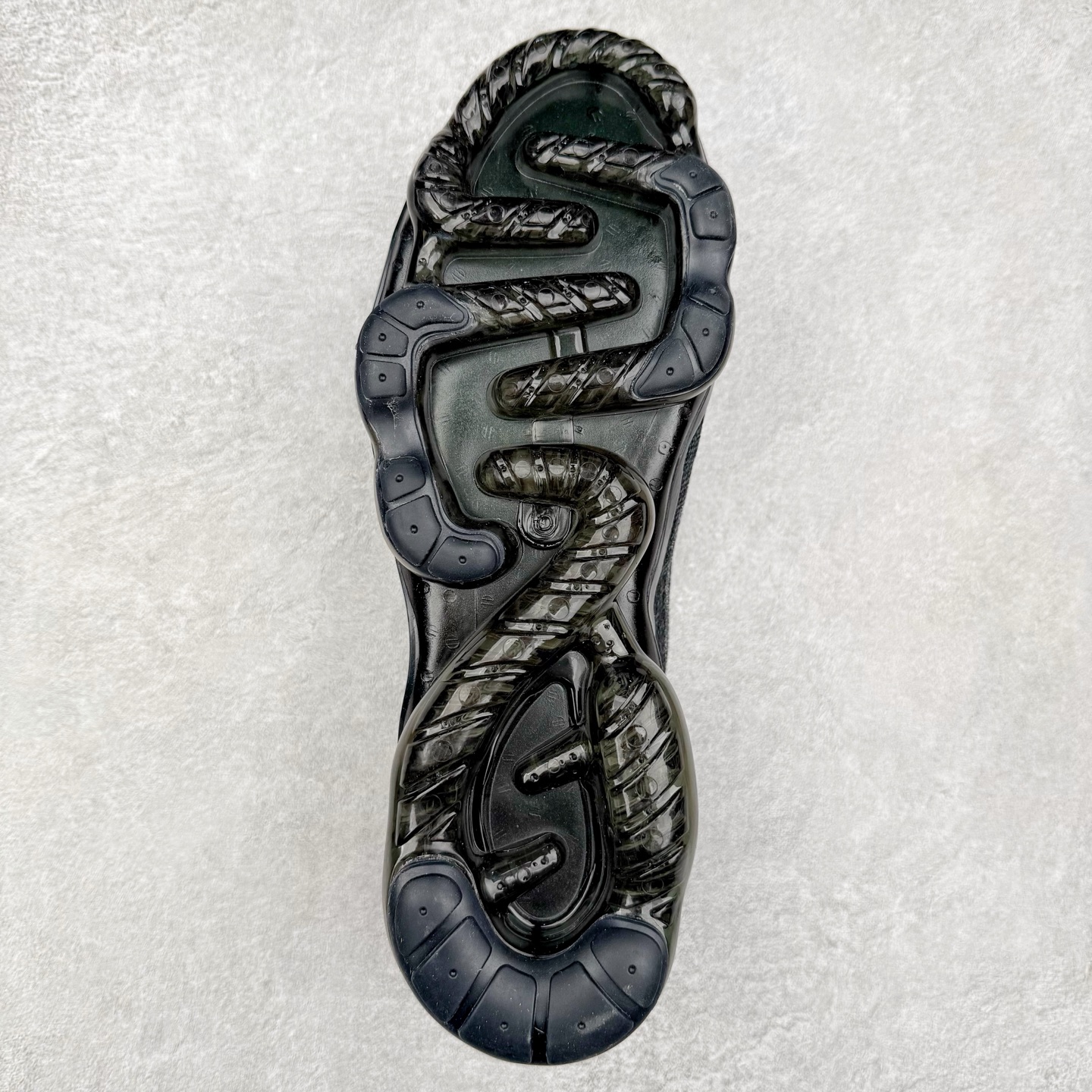 图片[9]-＃纯原福利 NK Air VaporMax 2023 Flyknit FK 2023款大气垫系列低帮针织休闲运动全掌气垫慢跑鞋 原楦原纸版数据开发 采用全新双层纹路织法Flyknit织法编织鞋面材质 搭载原数据开发全掌Air Max球状透明缓震气垫 外置橡胶外底模块 NK Air VaporMax系列自2017年初问世以来 就凭借着独特的设计和超棒的脚感 成为了时尚潮人和跑步爱好者们的心头好 鞋底前侧加入Mini Swoosh 设计 与鞋身相呼应 鞋面采用 Flyknit 材质制成 可以提供出色包裹性的同时 也有着不错的透气效果 最后黄色气垫收尾 完善整双鞋设计 尺码：36 36.5 37.5 38 38.5 39 40 40.5 41 42 42.5 43 44 44.5 45-选品中心