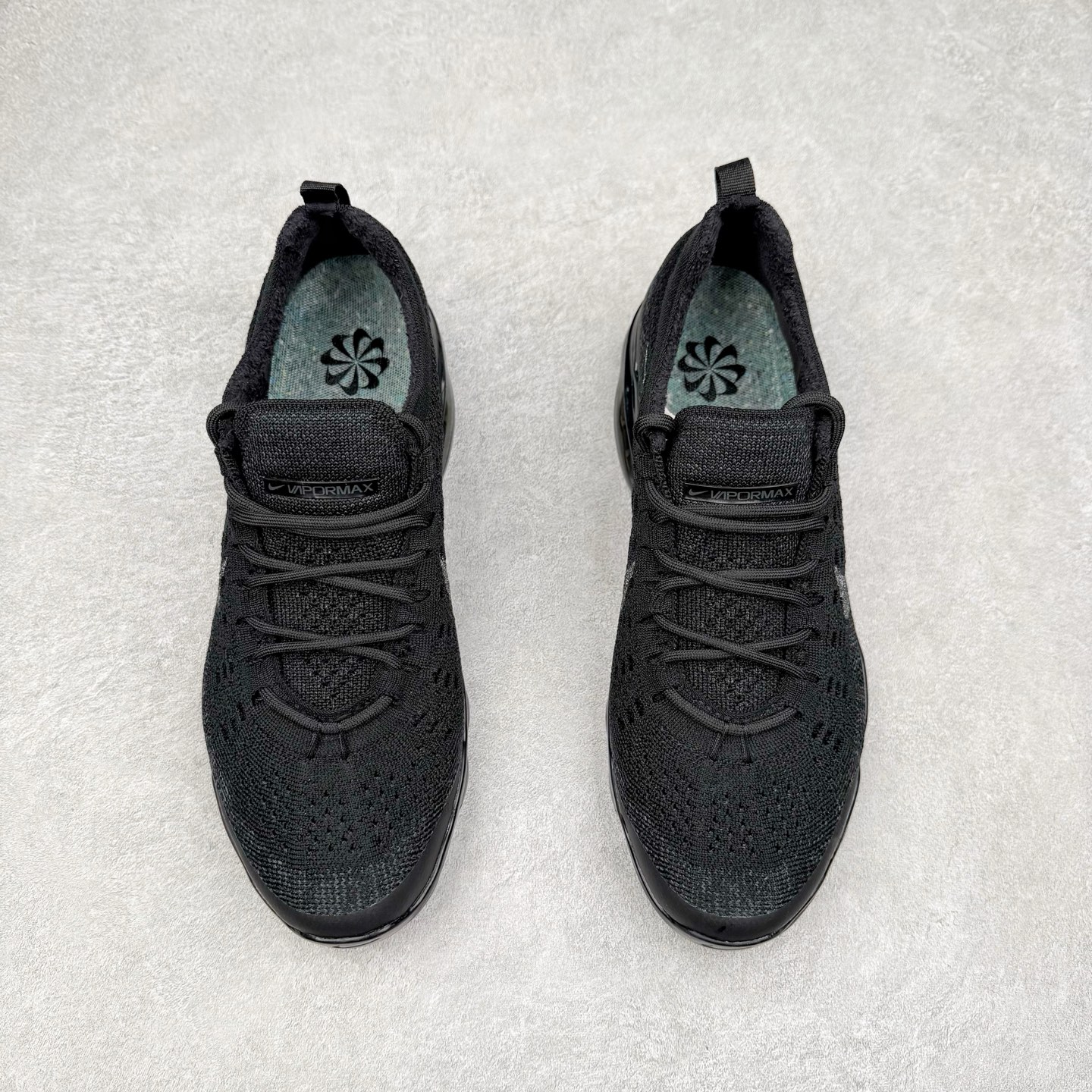 图片[2]-＃纯原福利 NK Air VaporMax 2023 Flyknit FK 2023款大气垫系列低帮针织休闲运动全掌气垫慢跑鞋 原楦原纸版数据开发 采用全新双层纹路织法Flyknit织法编织鞋面材质 搭载原数据开发全掌Air Max球状透明缓震气垫 外置橡胶外底模块 NK Air VaporMax系列自2017年初问世以来 就凭借着独特的设计和超棒的脚感 成为了时尚潮人和跑步爱好者们的心头好 鞋底前侧加入Mini Swoosh 设计 与鞋身相呼应 鞋面采用 Flyknit 材质制成 可以提供出色包裹性的同时 也有着不错的透气效果 最后黄色气垫收尾 完善整双鞋设计 尺码：36 36.5 37.5 38 38.5 39 40 40.5 41 42 42.5 43 44 44.5 45-选品中心