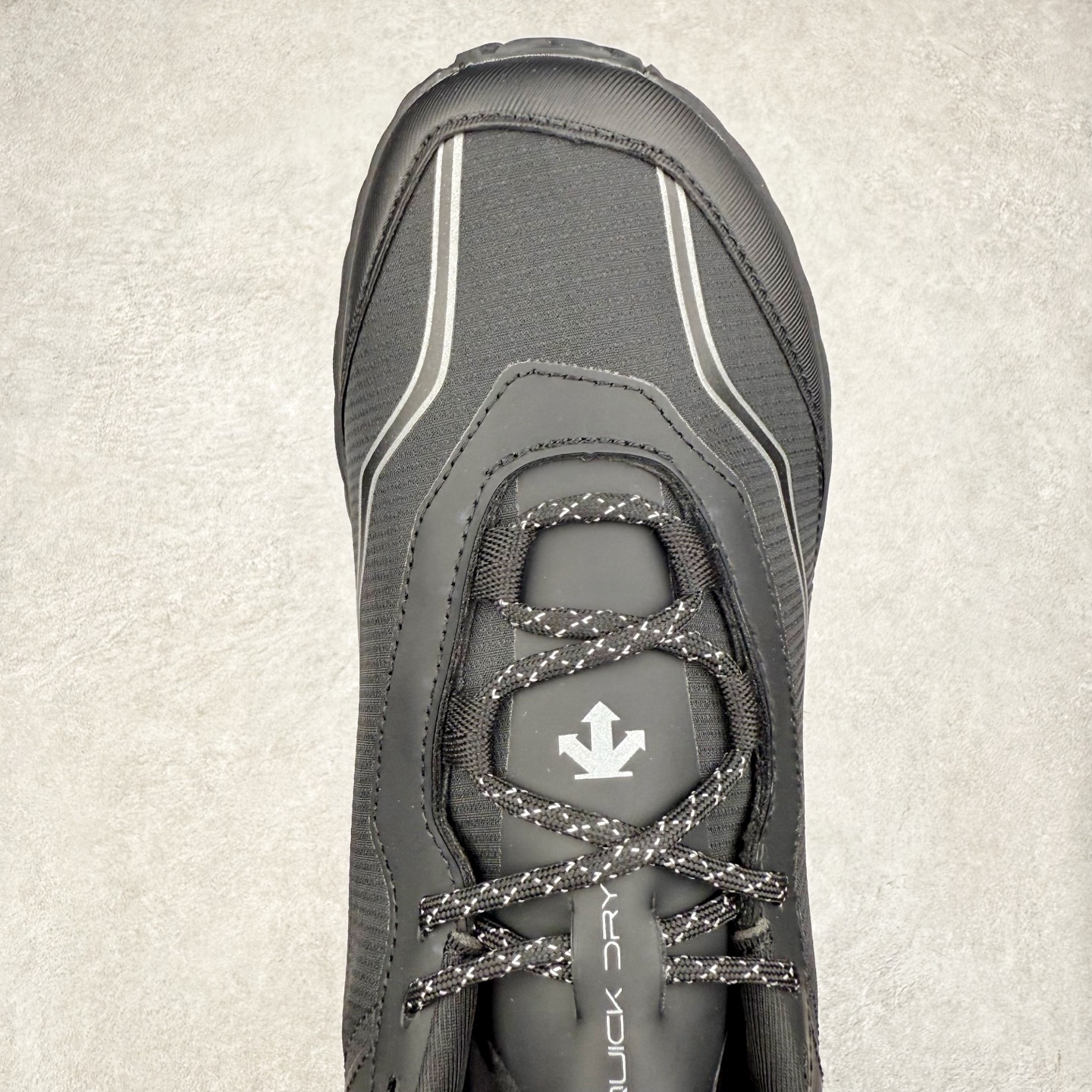 图片[4]-DESCENTE Terrain D 迪桑特舒适柔软防滑耐磨低帮生活休闲鞋 DESCENTE（迪桑特）创立于1935年，品牌名取自法语词汇，意为“滑降”。品牌箭头标识代表滑雪的三种技术“高速直线滑行”、“穿越”和“侧滑”，也寓意品牌在打造高端专业运动产品中不断追求完美的创新精神，致力于成为中国高端专业滑雪、综训、女子、铁人三项、高尔夫的第一品牌。尺码：39 40 40.5 41 42 42.5 43 44 44.5 45-选品中心