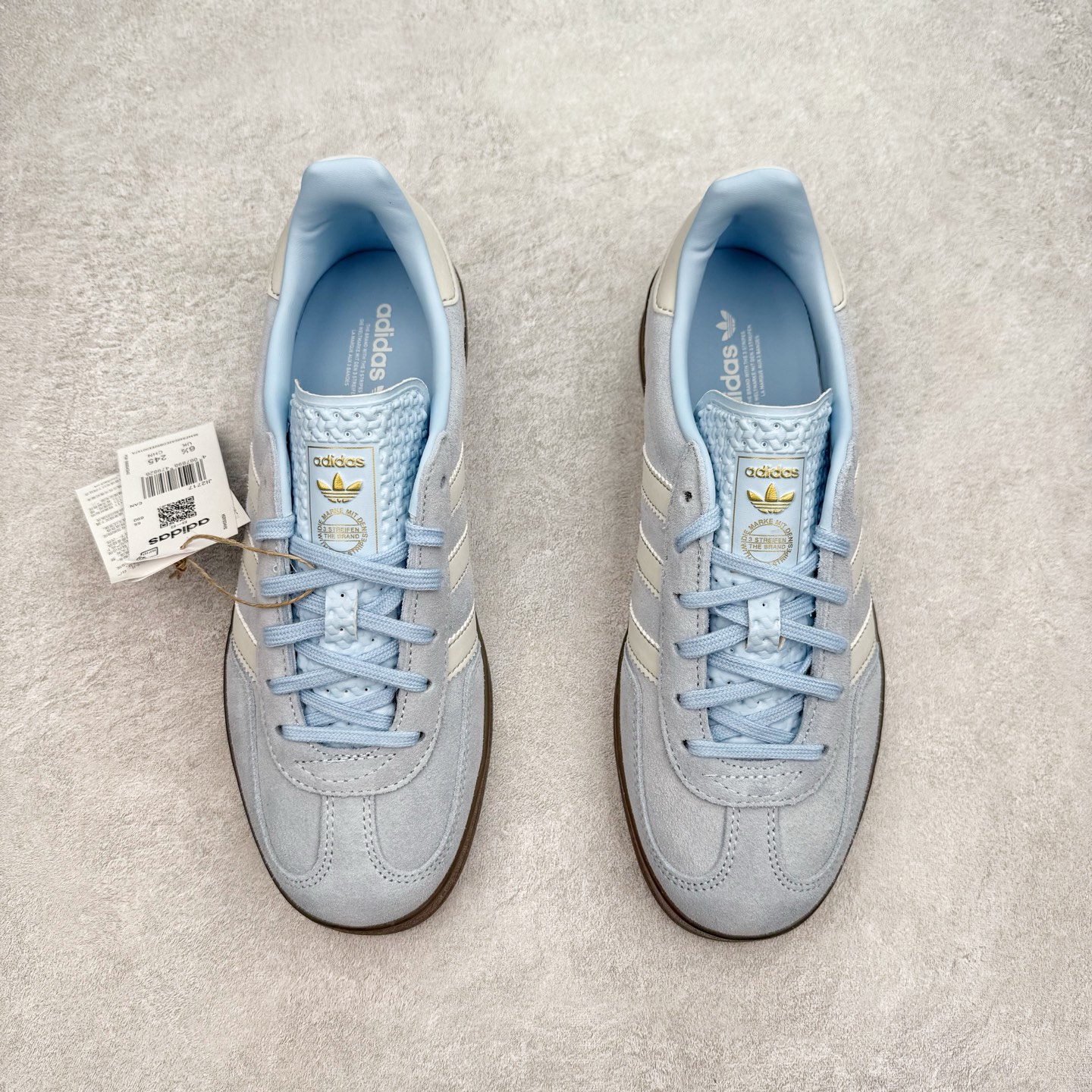 图片[2]-＃TG纯原福利 AD Original Gazelle Indoor Trainers 瞪羚室内鞋系列低帮复古百搭休闲运动德训风板鞋 JI2716 长期补货超性价比特供批次 原厂定制长毛翻毛皮组合环保纤维革鞋面材质 内置环保海玻璃鞋垫 外置RB橡胶大底 产品品控稳定性领先行业 原厂全套原楦原纸板冲刀磨具开发 原厂皮料加持 原厂港宝加持定型后跟R度完美 将复古进行到底 简约流畅 三十年不变经典 这款Gazelle运动鞋 无论面料、配色、质感或设计 都只在重现其1991年原款的经典 皮革鞋面 撞色三条纹和鞋跟标的设计 力求呈现90年代的经典复古风潮 Samba火热的同时 也带动了其它的复古鞋型 Gazelle便是其中一只 Gazelle Indoor拥有包边更宽的T字型鞋头 更好的保护运动员的前掌 浓浓的复古氛围感 非常适合现在流行的Cleanfit风格 尺码：35 36 36⅔ 37⅓ 38 38⅔ 39⅓ 40 40⅔ 41⅓ 42 42⅔ 43⅓ 44 44⅔ 45-选品中心