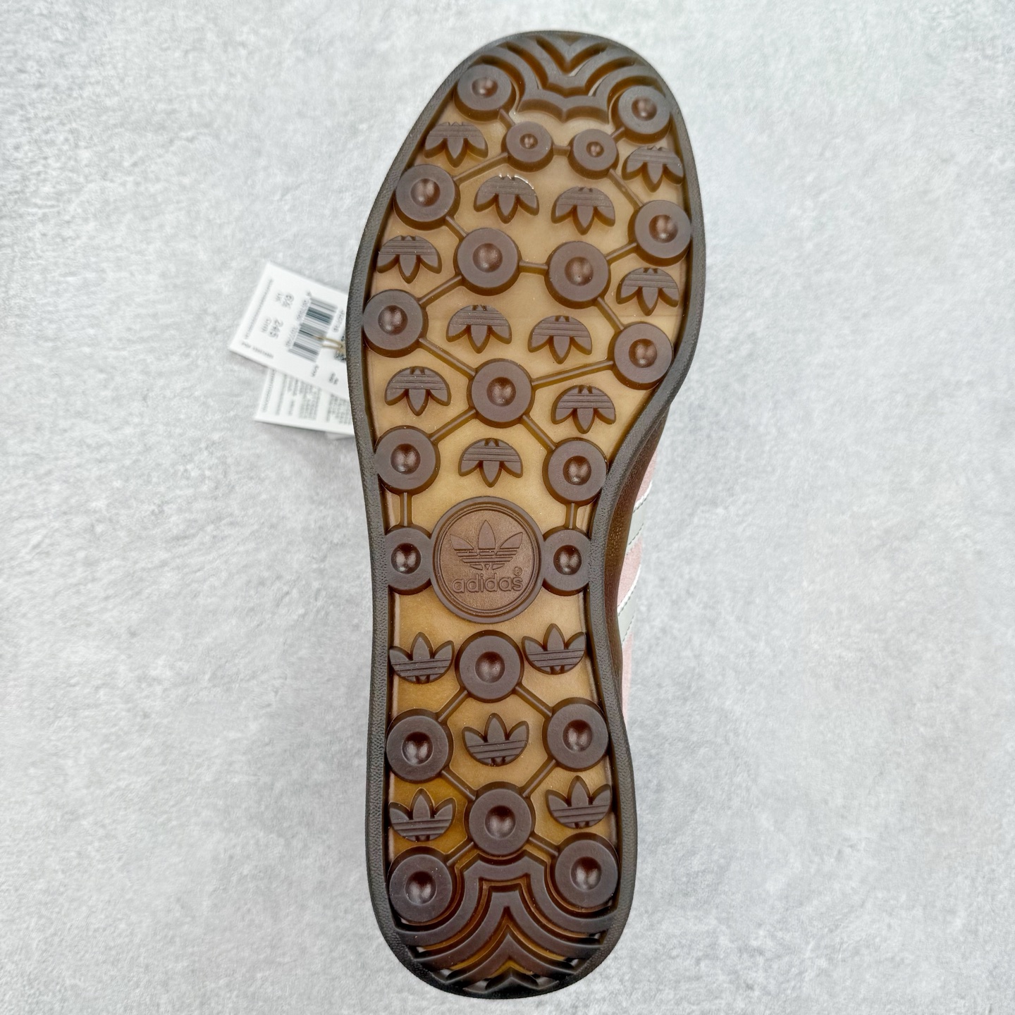 图片[9]-＃TG纯原福利 AD Original Gazelle Indoor Trainers 瞪羚室内鞋系列低帮复古百搭休闲运动德训风板鞋 JI2717 长期补货超性价比特供批次 原厂定制长毛翻毛皮组合环保纤维革鞋面材质 内置环保海玻璃鞋垫 外置RB橡胶大底 产品品控稳定性领先行业 原厂全套原楦原纸板冲刀磨具开发 原厂皮料加持 原厂港宝加持定型后跟R度完美 将复古进行到底 简约流畅 三十年不变经典 这款Gazelle运动鞋 无论面料、配色、质感或设计 都只在重现其1991年原款的经典 皮革鞋面 撞色三条纹和鞋跟标的设计 力求呈现90年代的经典复古风潮 Samba火热的同时 也带动了其它的复古鞋型 Gazelle便是其中一只 Gazelle Indoor拥有包边更宽的T字型鞋头 更好的保护运动员的前掌 浓浓的复古氛围感 非常适合现在流行的Cleanfit风格 尺码：35 36 36⅔ 37⅓ 38 38⅔ 39⅓ 40 40⅔ 41⅓ 42 42⅔ 43⅓ 44 44⅔ 45-选品中心